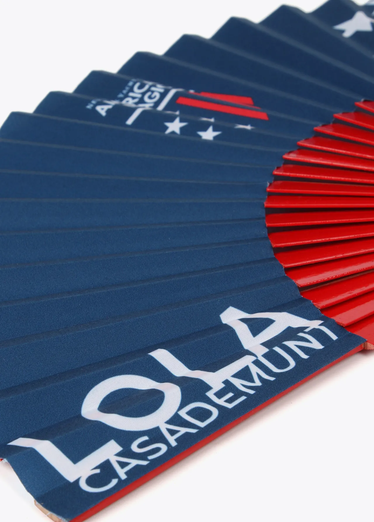 abanico_american_magic_edicin_limitada__lola_casademunt_1.webp Lola Casademunt Otros Complementos<Abanico American Magic edición limitada - Lola Casademunt AZUL-ROJO