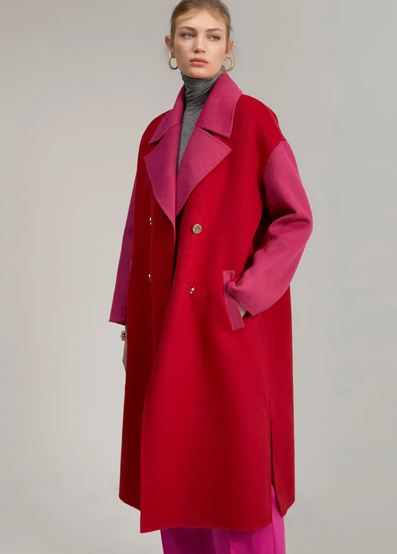abrigo_bicolor_handmade_1.webp Lola Casademunt Abrigos Y Cazadoras<Abrigo bicolor handmade ROJO-ROSA