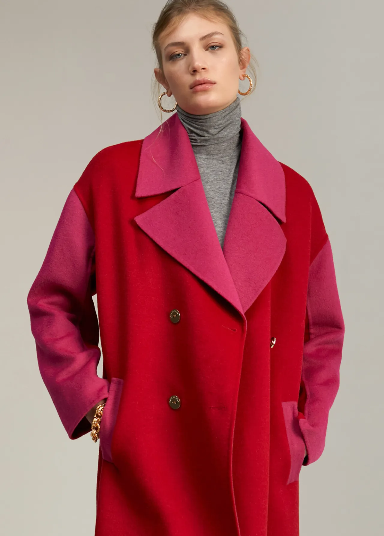 abrigo_bicolor_handmade_4.webp Lola Casademunt Abrigos Y Cazadoras<Abrigo bicolor handmade ROJO-ROSA