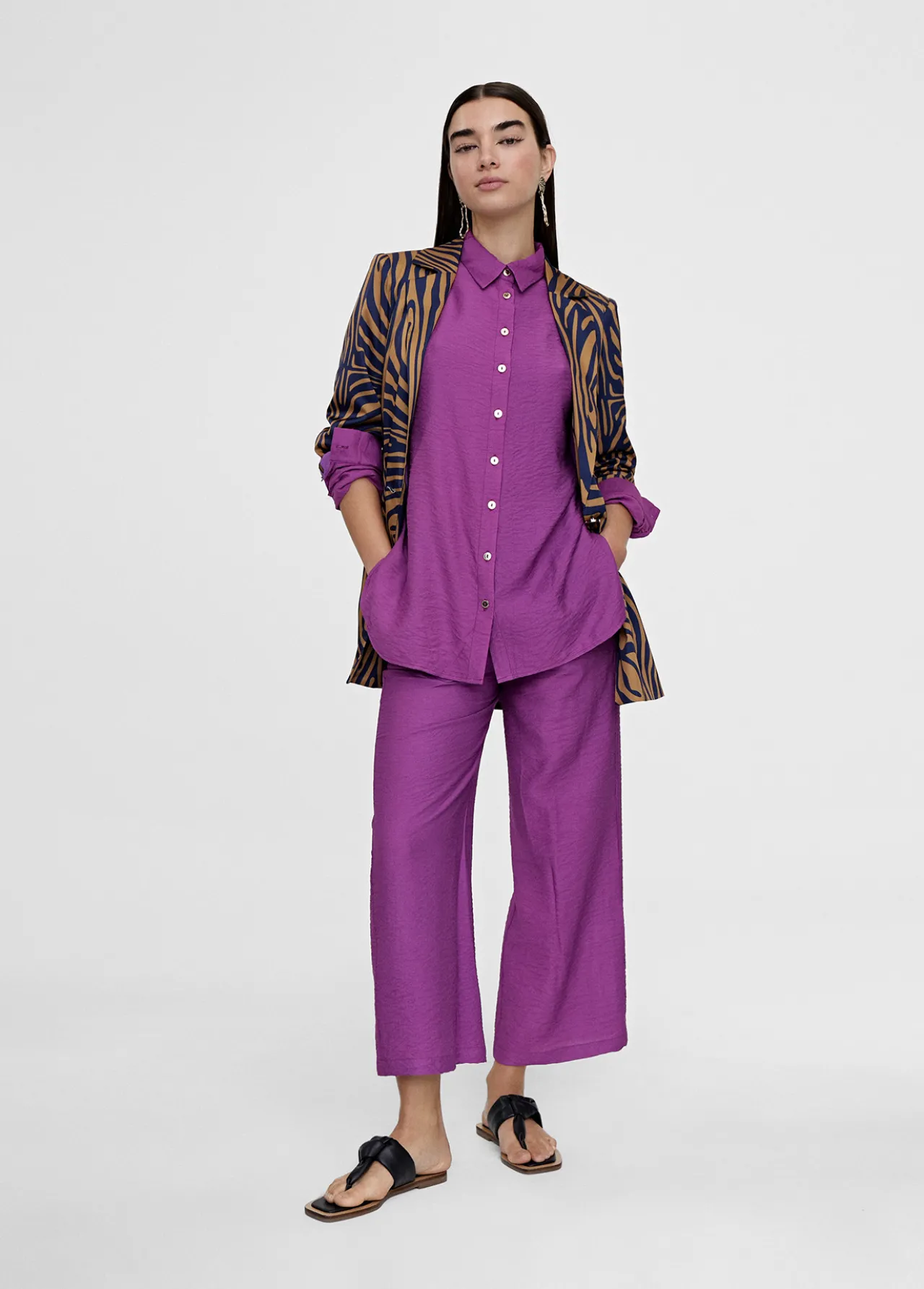 americana_estampado_cebra_2.webp Lola Casademunt Americanas Y Blazers<Americana estampado cebra MARRON-AZUL