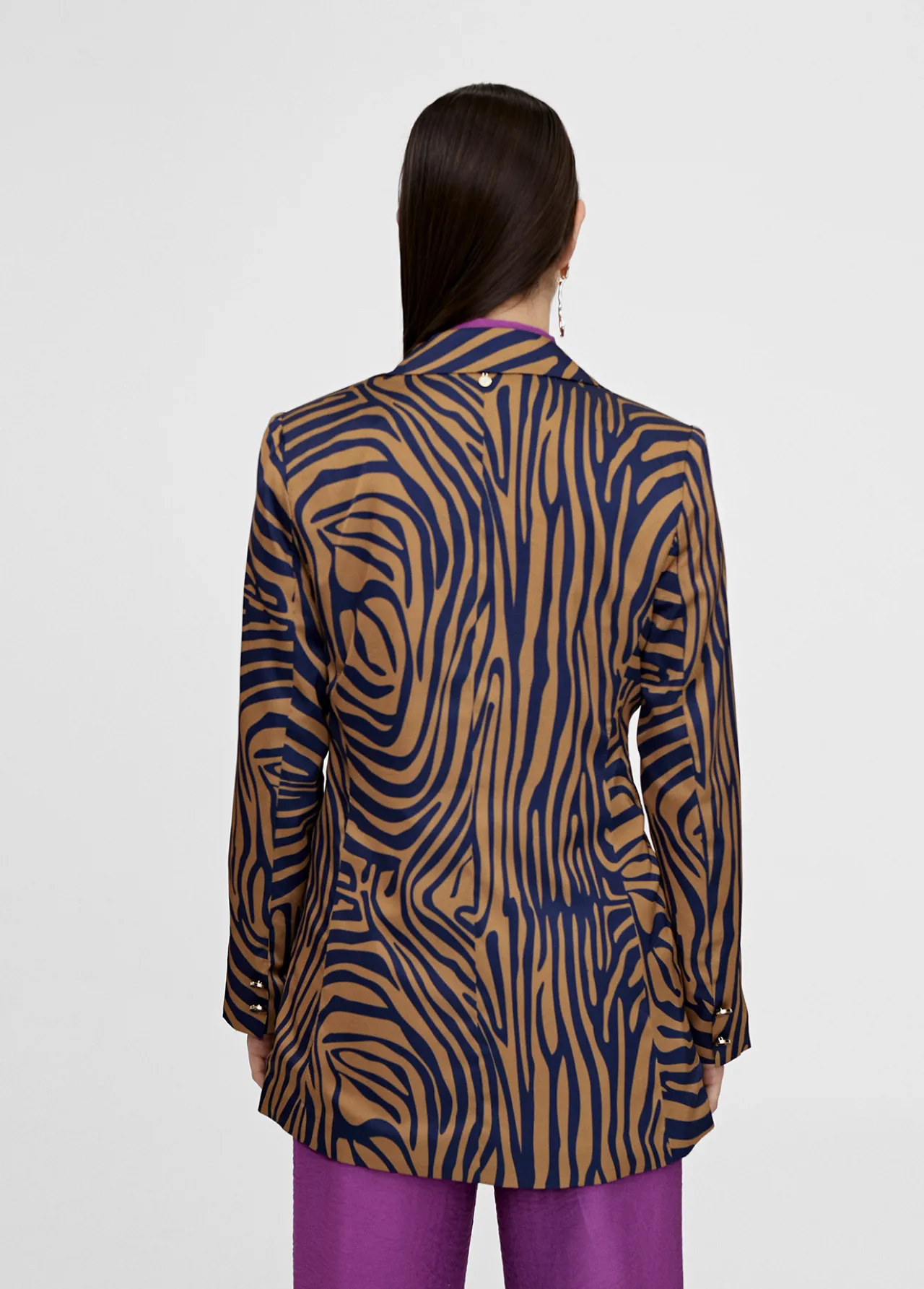 americana_estampado_cebra_4.webp Lola Casademunt Americanas Y Blazers<Americana estampado cebra MARRON-AZUL