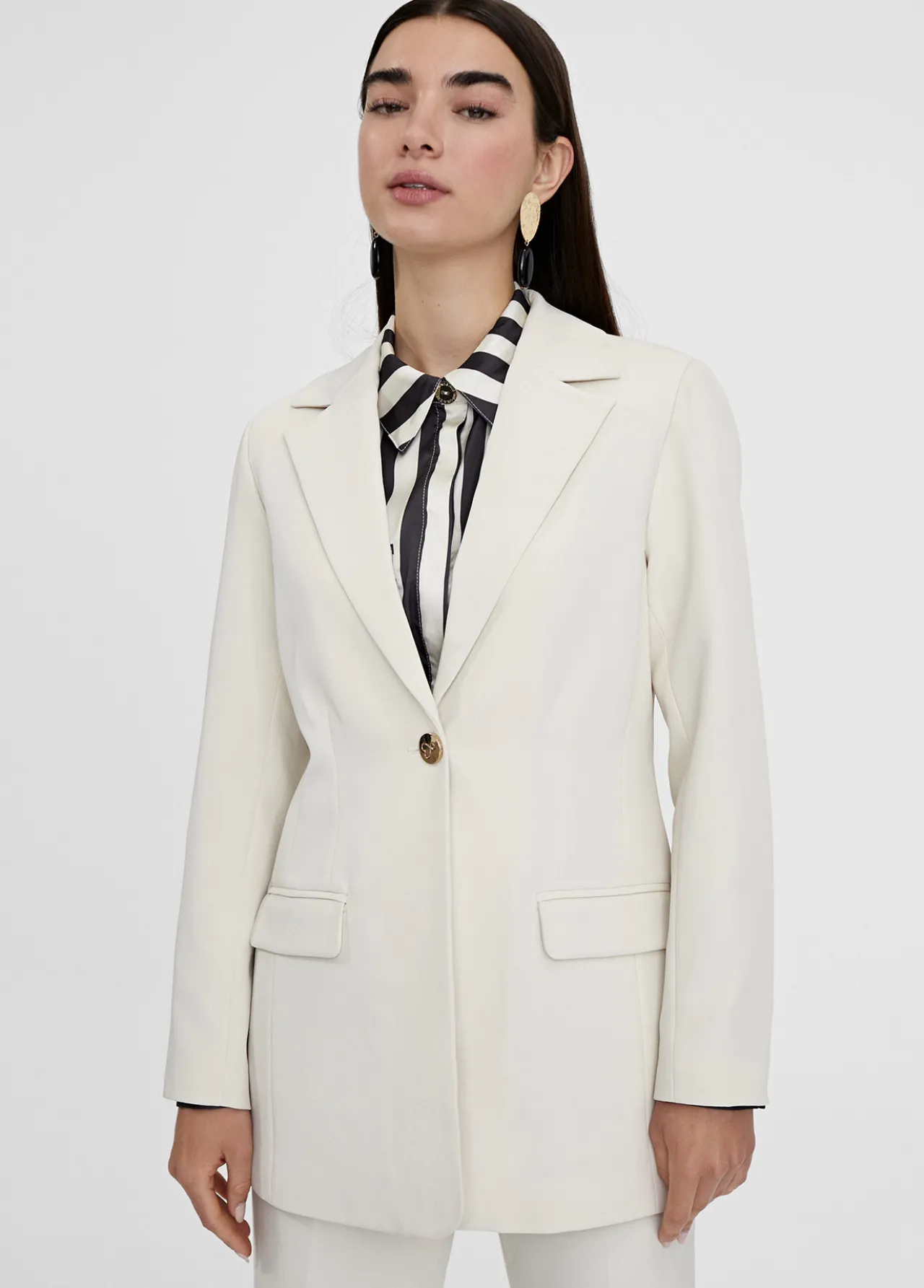 americana_forro_lc_contraste_0.webp Lola Casademunt Americanas Y Blazers<Americana forro LC contraste CRUDO