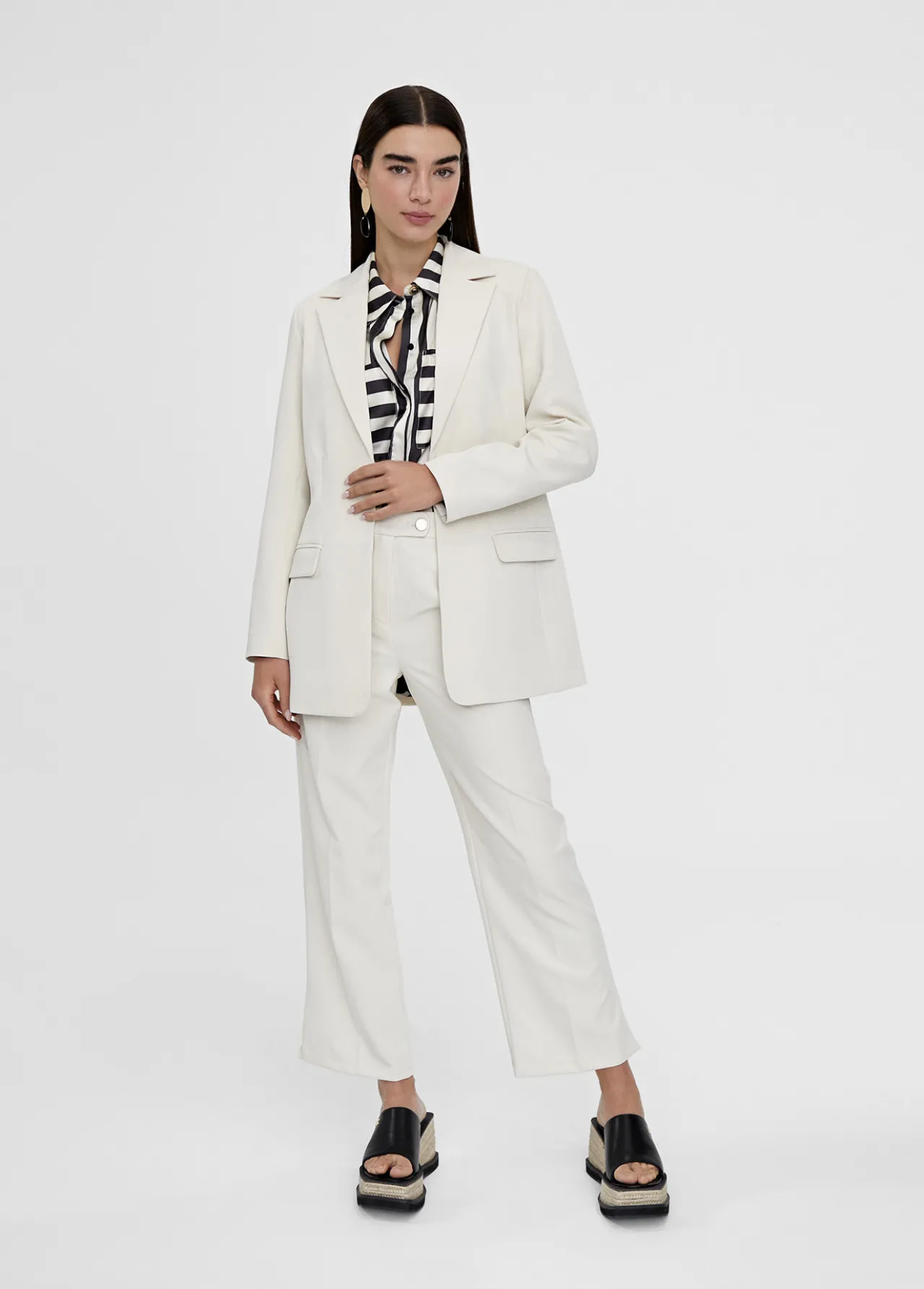 americana_forro_lc_contraste_6.webp Lola Casademunt Americanas Y Blazers<Americana forro LC contraste CRUDO