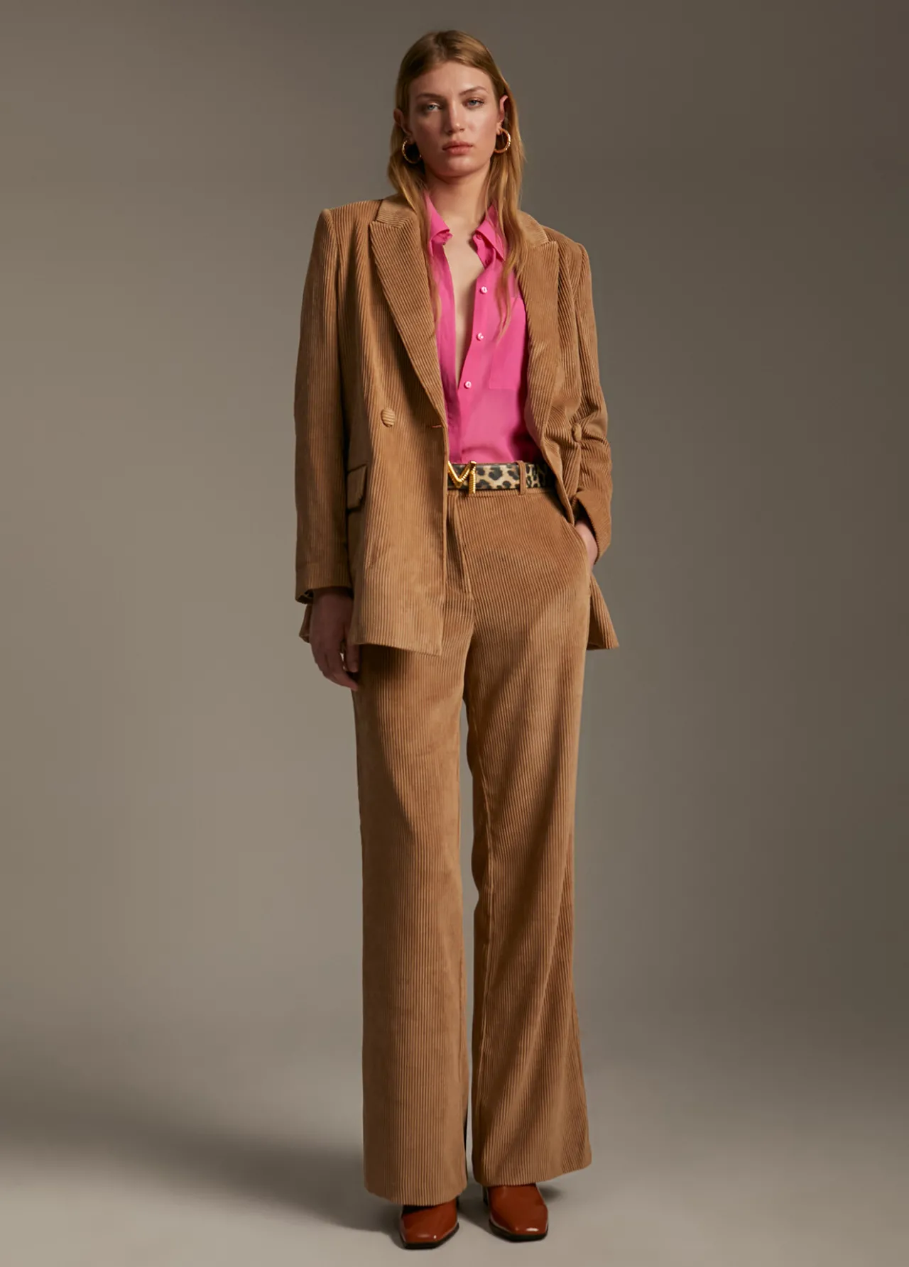 americana_oversize_de_pana_1-1.webp Lola Casademunt Americanas Y Blazers<Americana oversize de pana ROSA