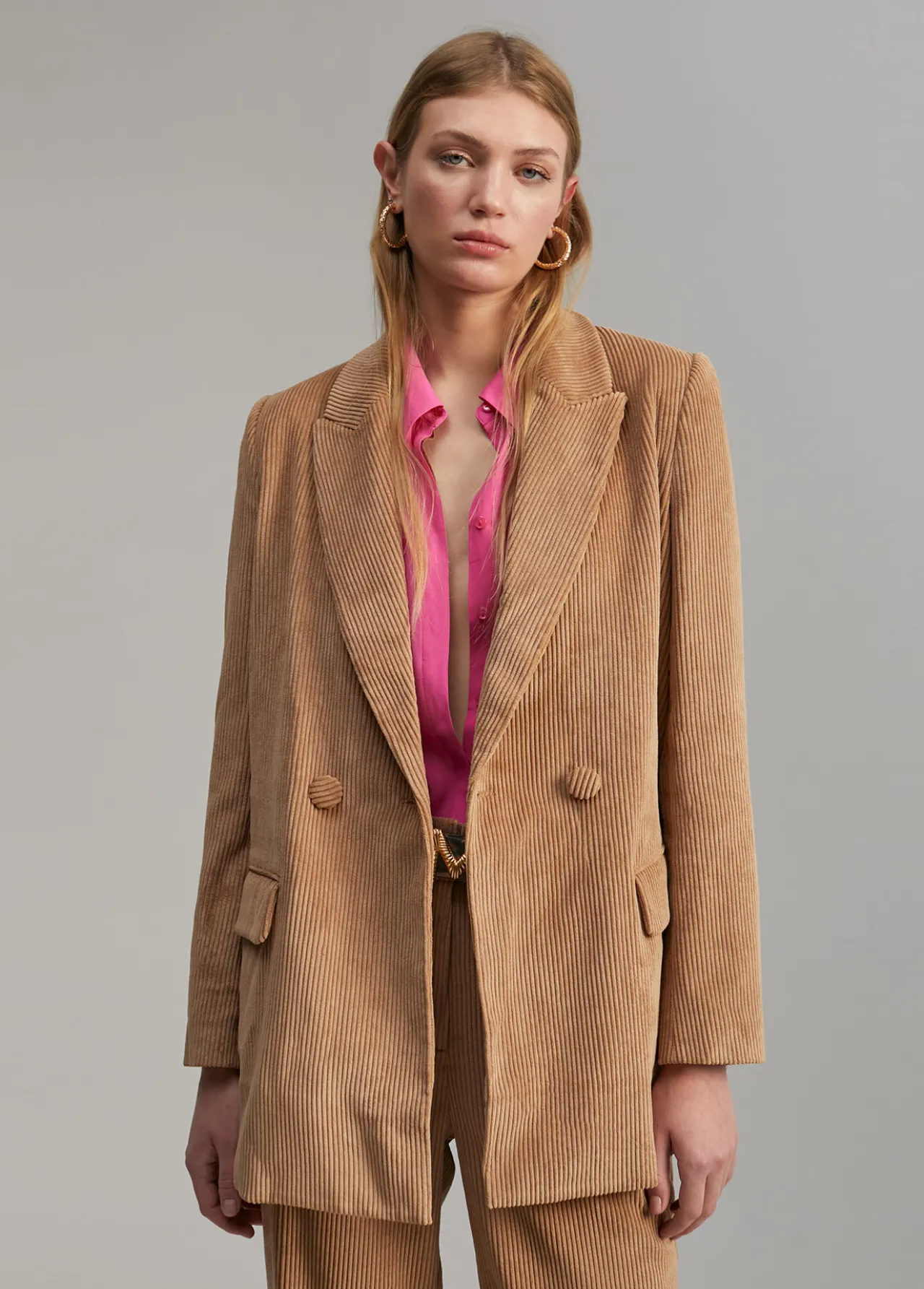 americana_oversize_de_pana_2-1.webp Lola Casademunt Americanas Y Blazers<Americana oversize de pana ROSA
