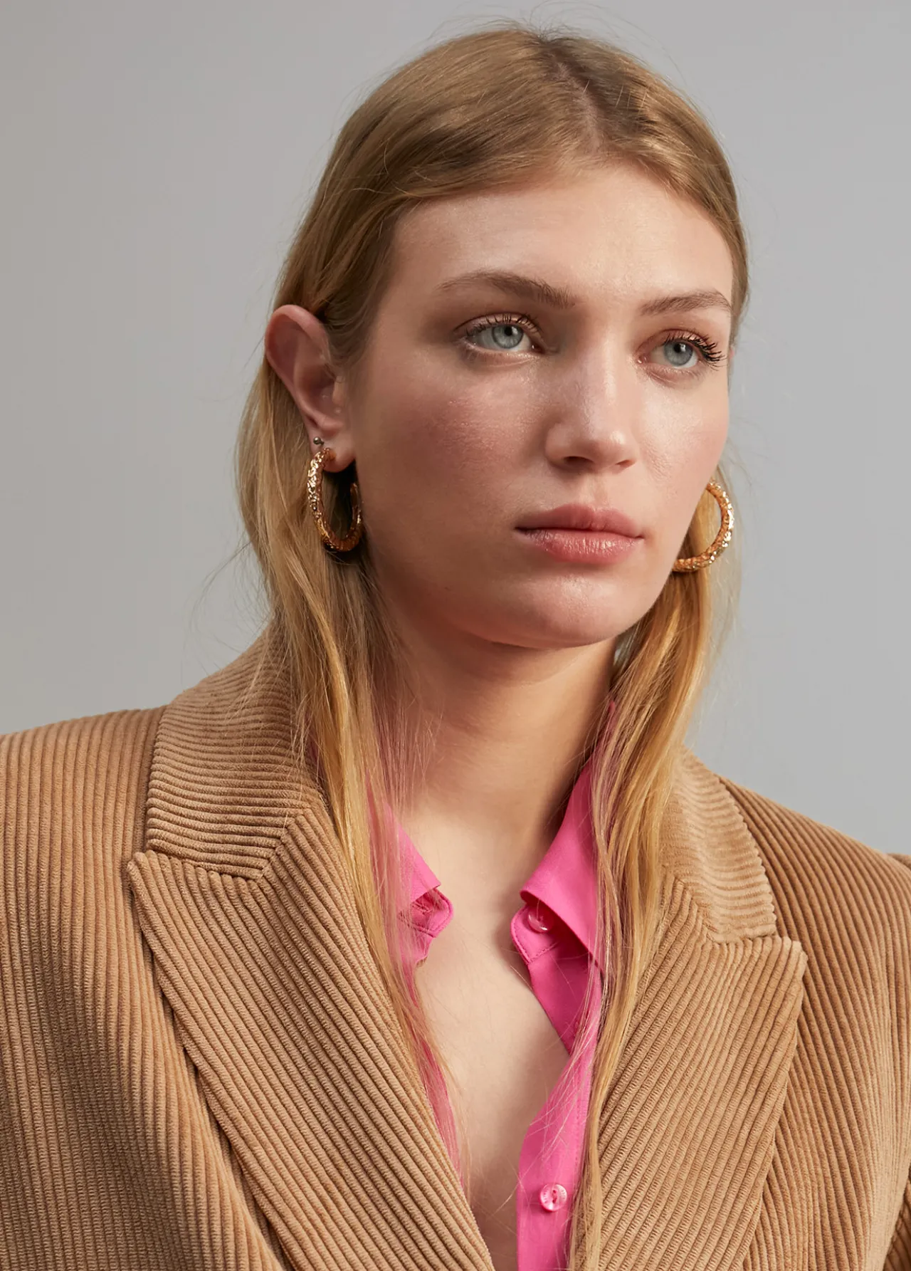 americana_oversize_de_pana_3-1.webp Lola Casademunt Americanas Y Blazers<Americana oversize de pana ROSA
