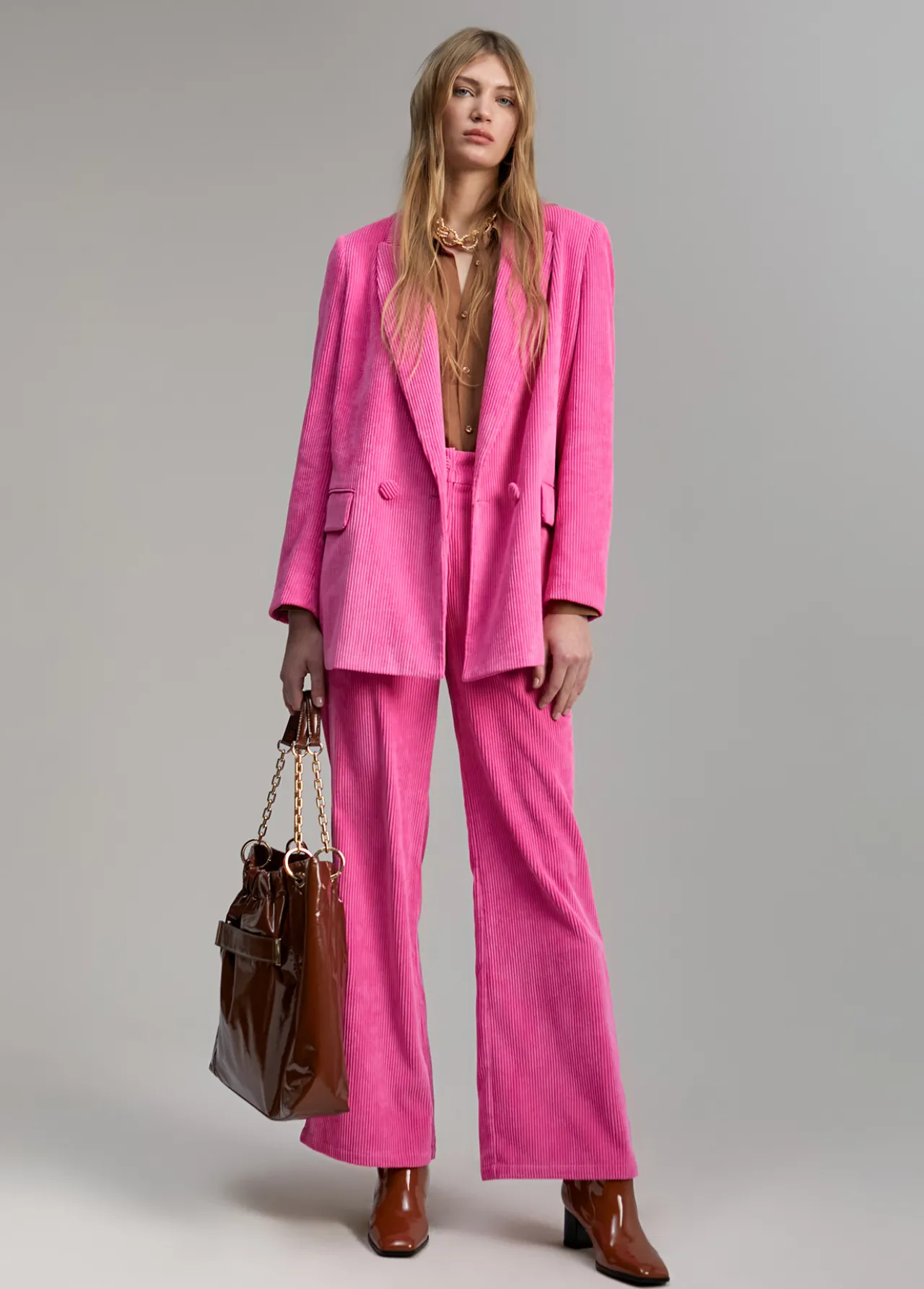 americana_oversize_de_pana_6.webp Lola Casademunt Americanas Y Blazers<Americana oversize de pana ROSA