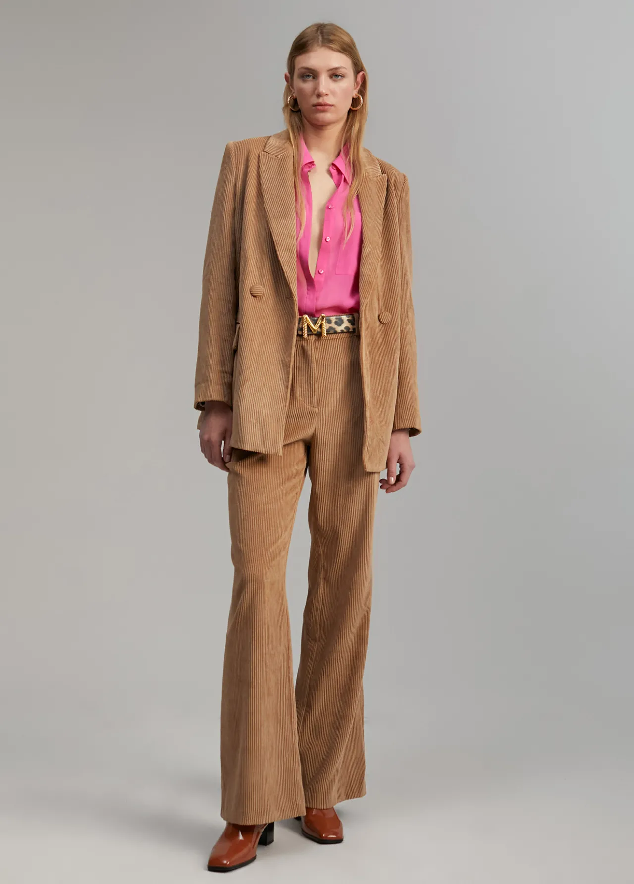 americana_oversize_de_pana_7-1.webp Lola Casademunt Americanas Y Blazers<Americana oversize de pana ROSA