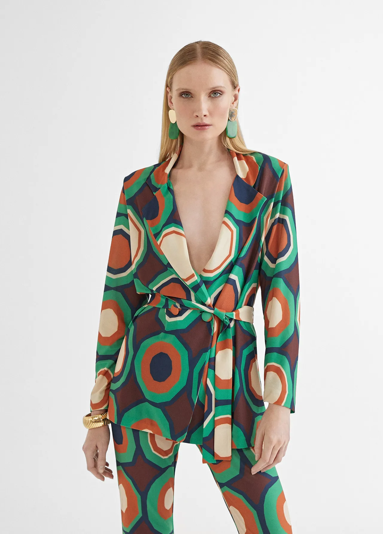 americana_punto_retro_0.webp Lola Casademunt Americanas Y Blazers<Americana punto retro VERDE-NARANJA