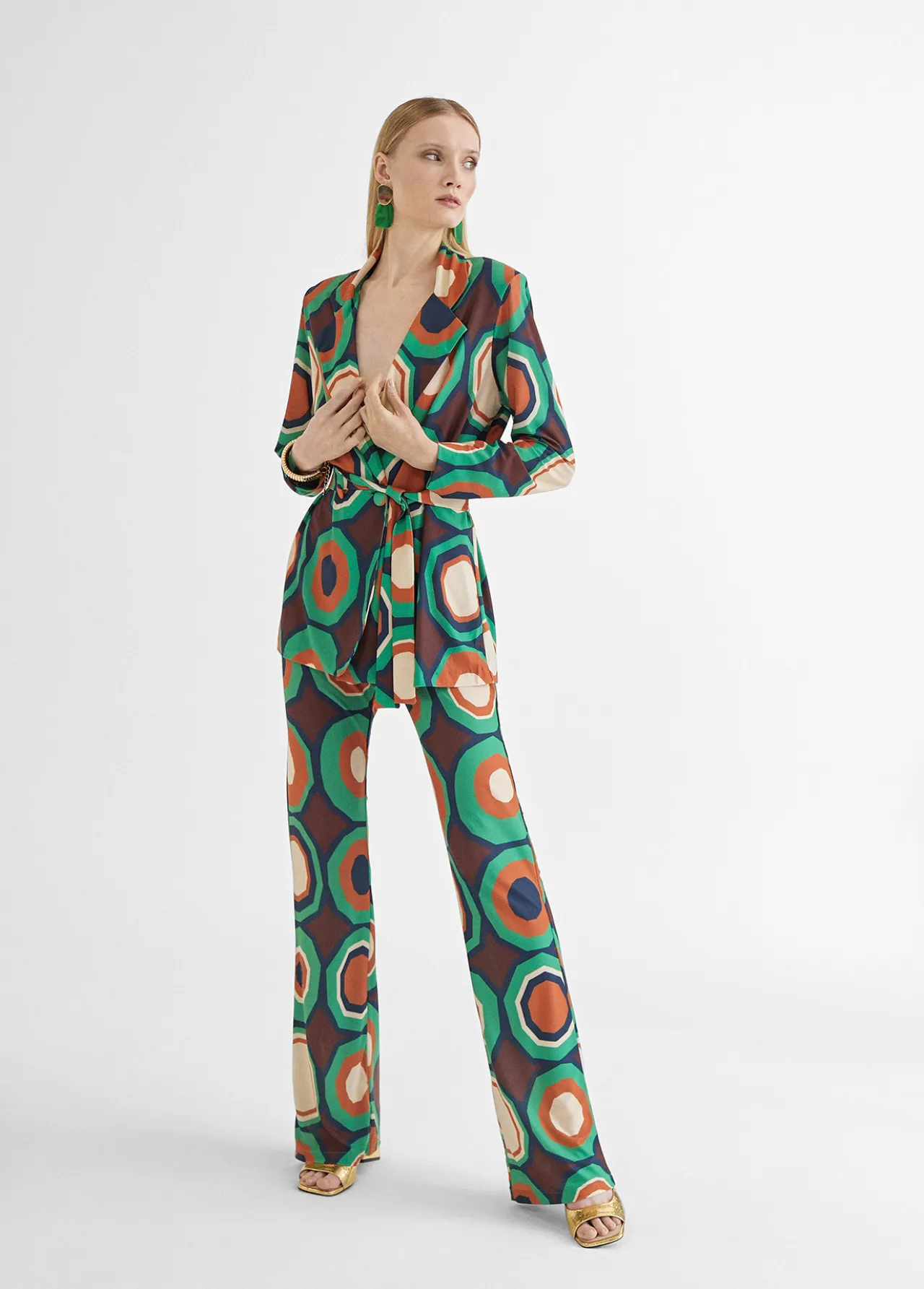 americana_punto_retro_1.webp Lola Casademunt Americanas Y Blazers<Americana punto retro VERDE-NARANJA