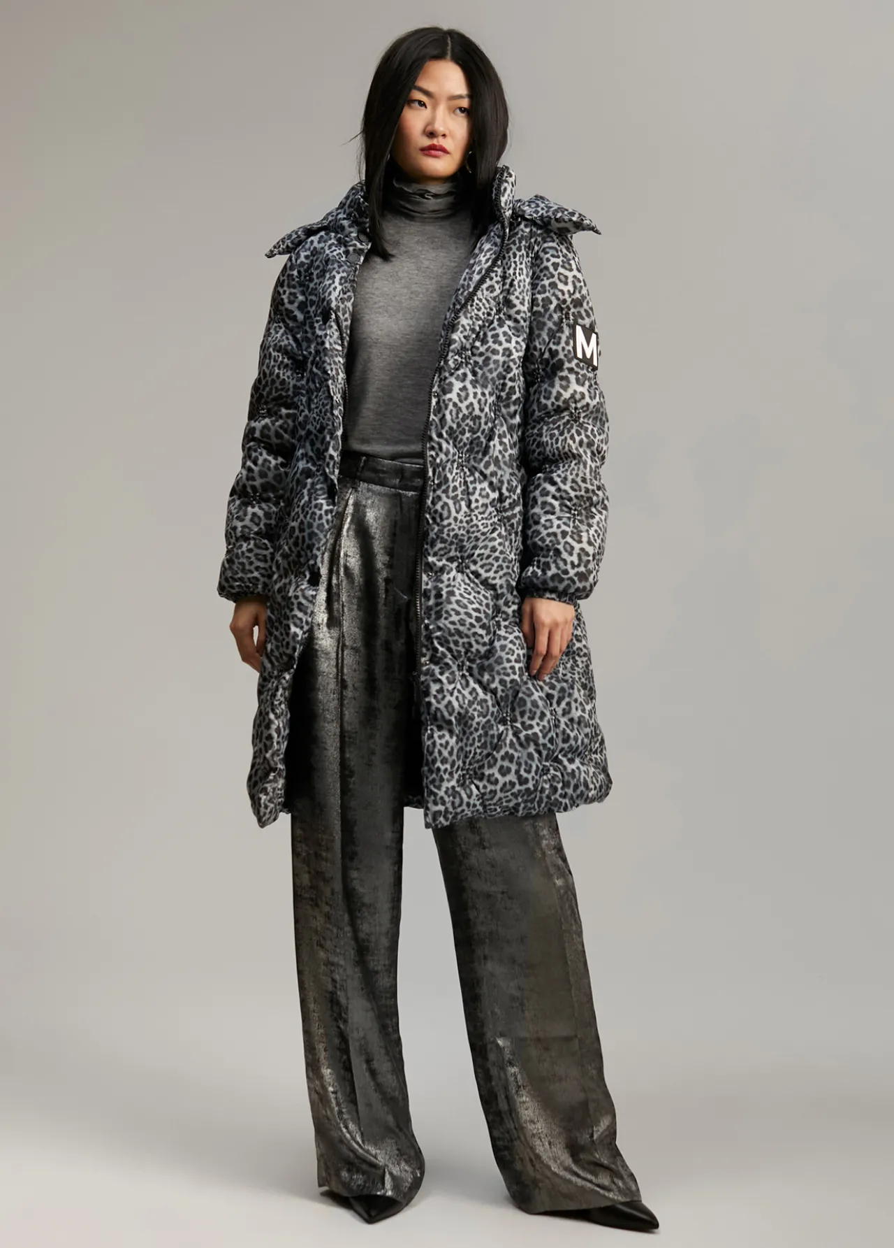 anorak_acolchado_animal_print_2.webp Lola Casademunt Animal Print | Abrigos Y Cazadoras<Anorak acolchado animal print GRIS-NEGRO