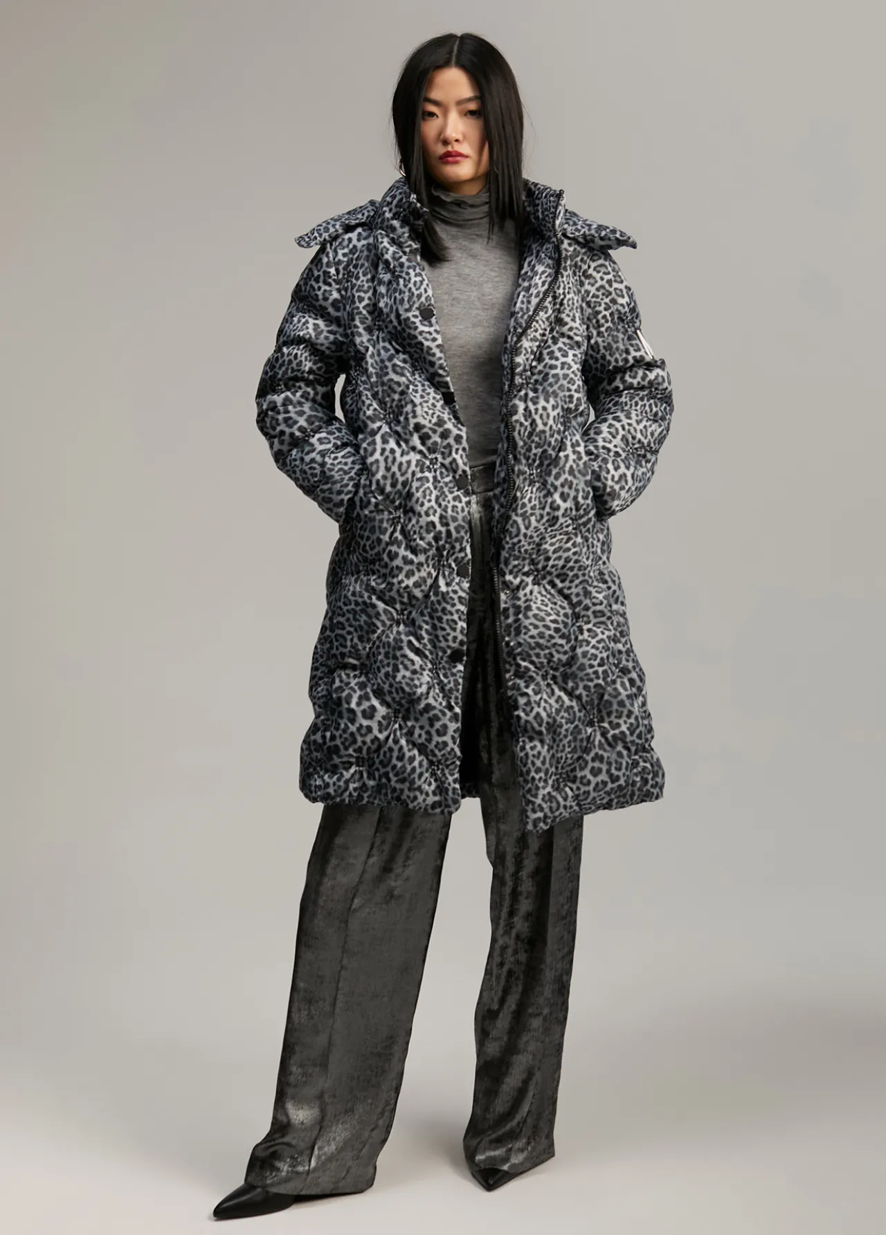 anorak_acolchado_animal_print_3.webp Lola Casademunt Animal Print | Abrigos Y Cazadoras<Anorak acolchado animal print GRIS-NEGRO