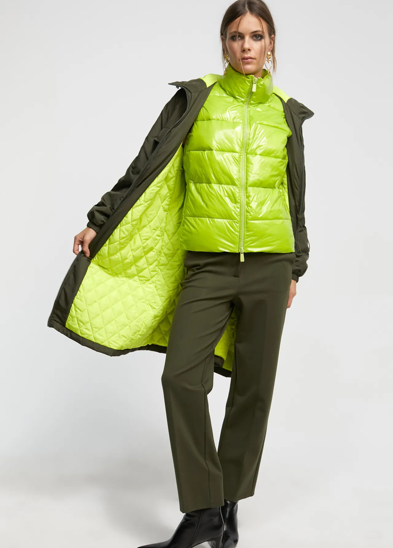anorak_acolchado_con_capucha_3.webp Lola Casademunt Abrigos Y Cazadoras<Anorak acolchado con capucha KAKI