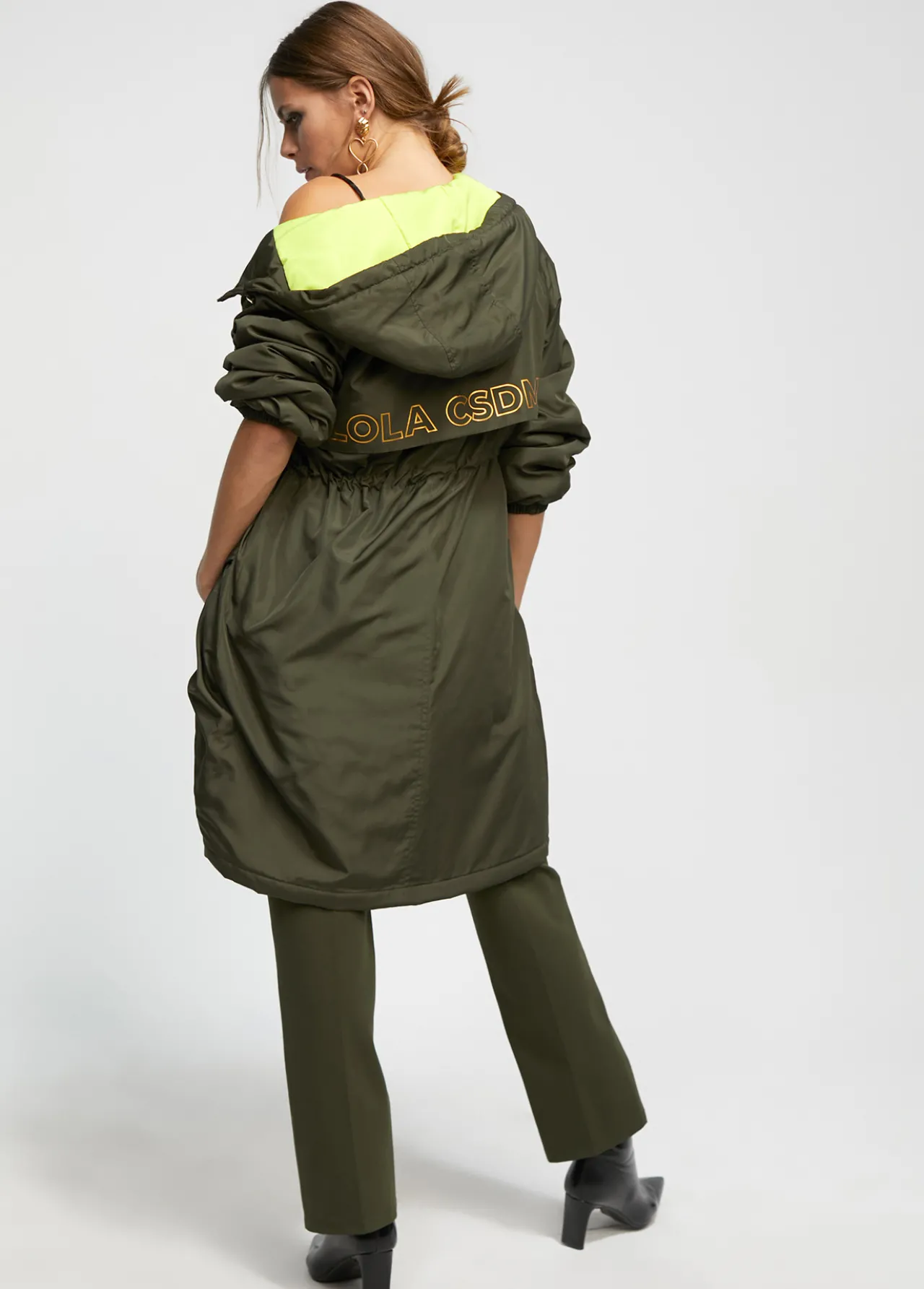 anorak_acolchado_con_capucha_4.webp Lola Casademunt Abrigos Y Cazadoras<Anorak acolchado con capucha KAKI