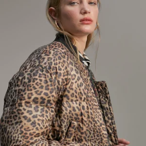 Lola Casademunt Animal Print | Abrigos Y Cazadoras<Anorak animal print MARRON-NEGRO