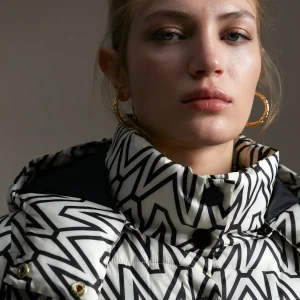 Lola Casademunt Abrigos Y Cazadoras<Anorak midi acolchado monograma BLANCO-NEGRO