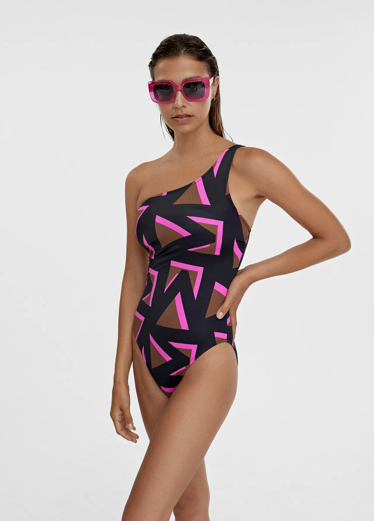 baador_asimtrico_estampado_2.webp Lola Casademunt Baño<Bañador asimétrico estampado NEGRO-ROSA