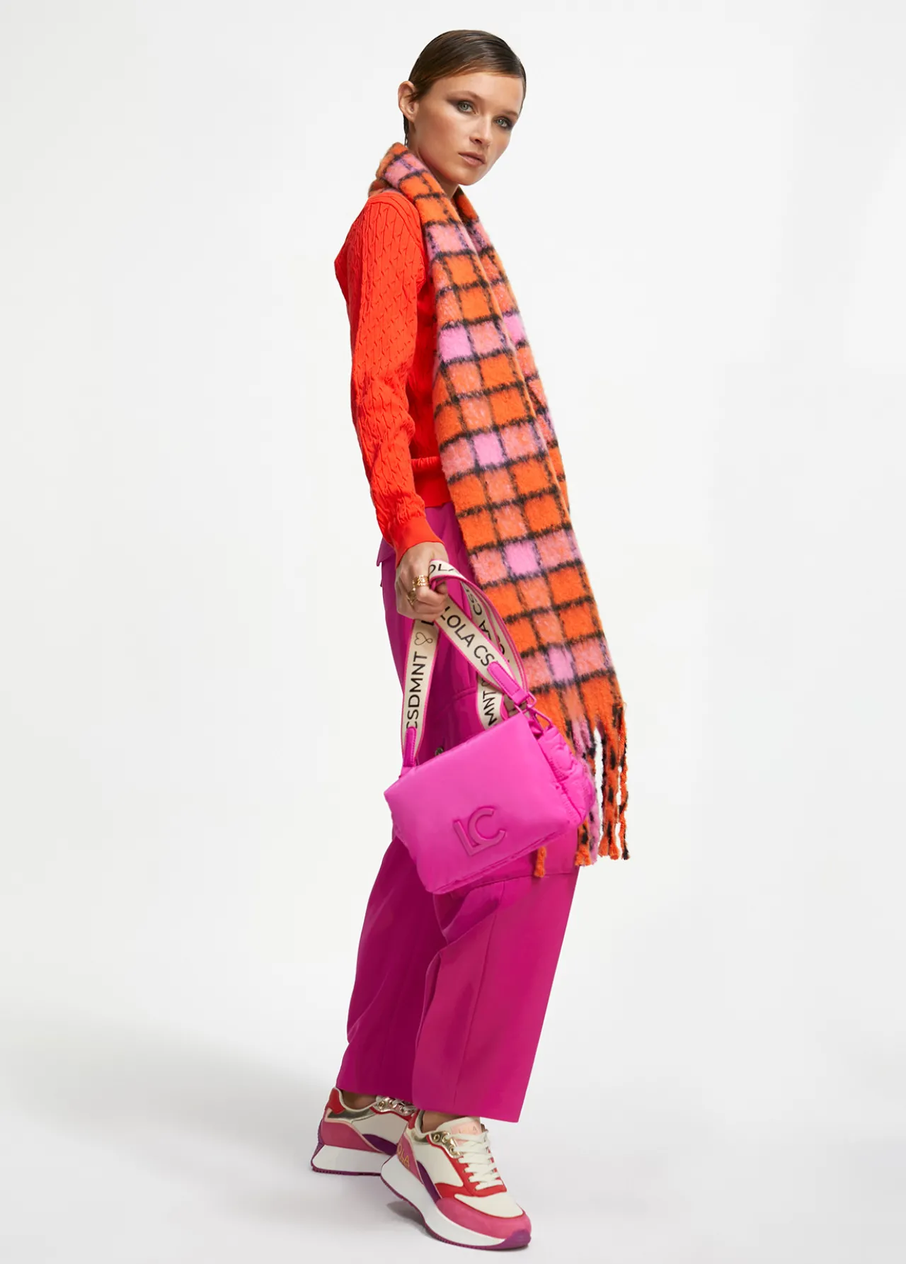 bandolera_acolchada_1-2.webp Lola Casademunt Bandoleras | Bolsos Pequeños<Bandolera acolchada CRUDO