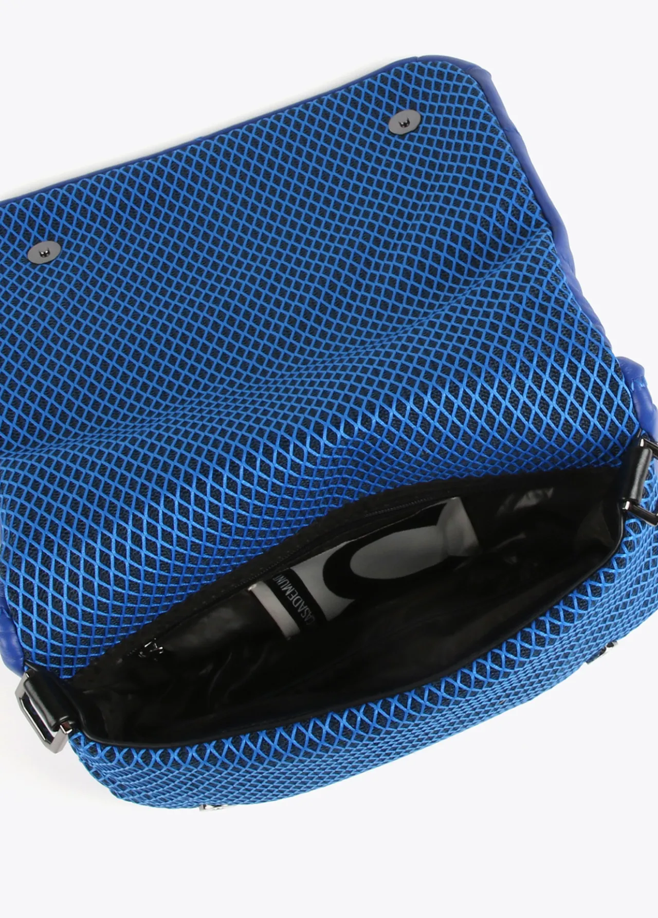 bandolera_acolchada_2-3.webp Lola Casademunt Bandoleras | Bolsos Pequeños<Bandolera acolchada AZULELECTRICO