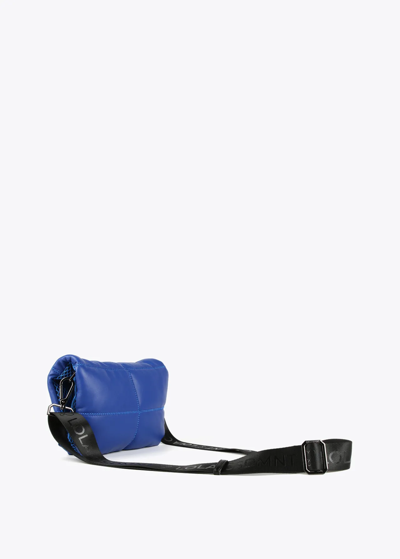 bandolera_acolchada_3-3.webp Lola Casademunt Bandoleras | Bolsos Pequeños<Bandolera acolchada AZULELECTRICO
