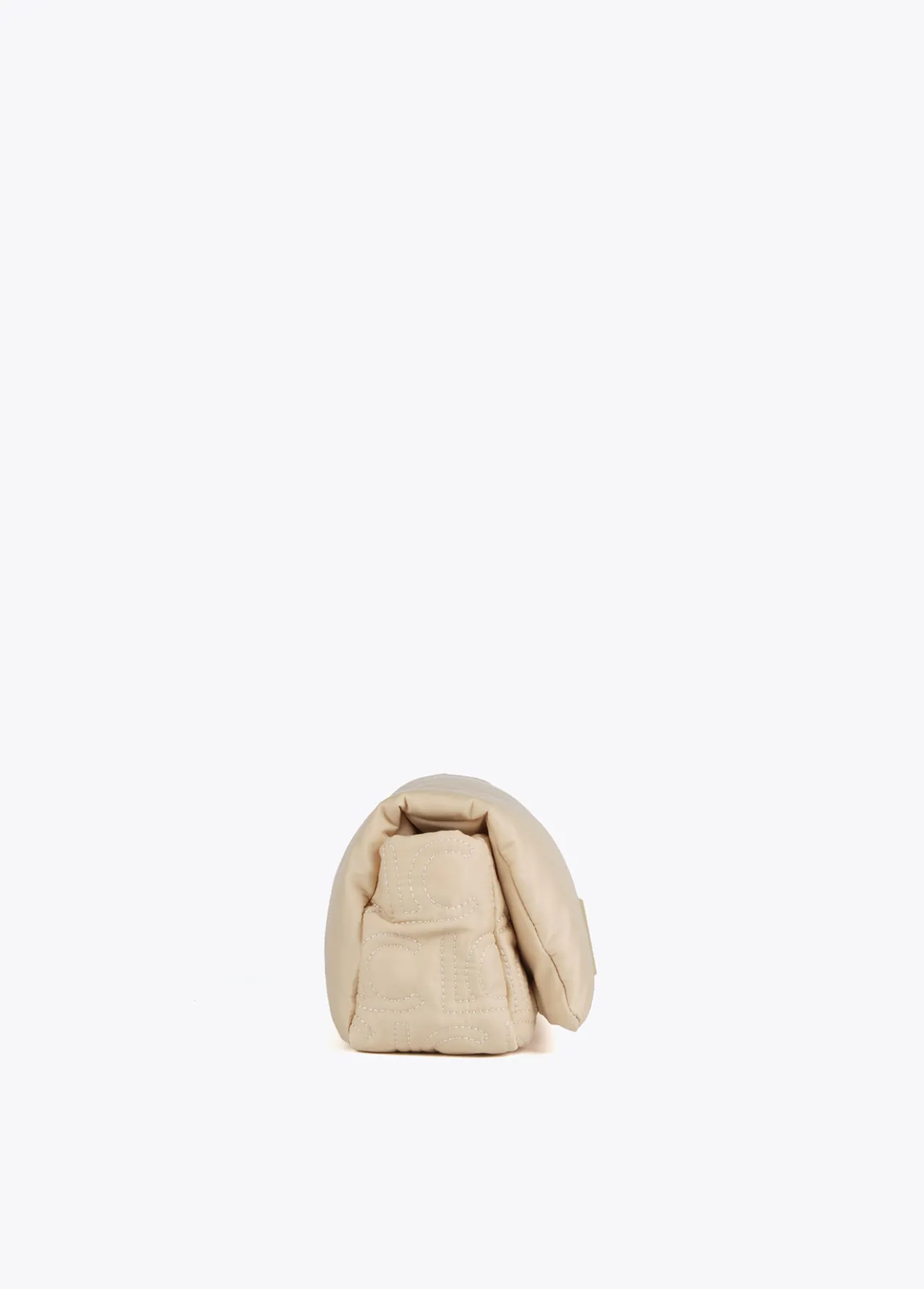 bandolera_acolchada_3.webp Lola Casademunt Bandoleras | Bolsos Pequeños<Bandolera acolchada CRUDO