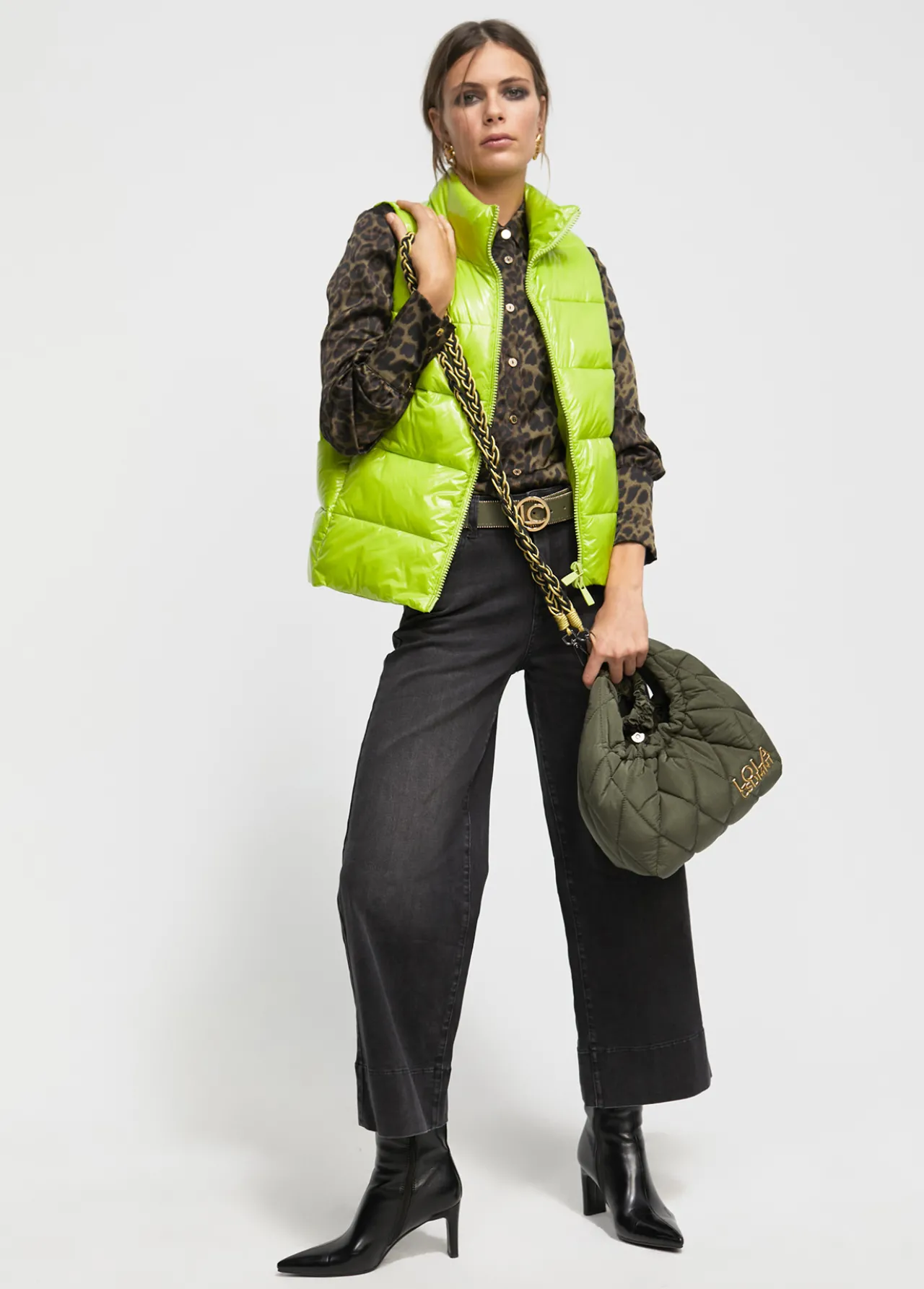 bandolera_acolchada_asa_trenzada_1.webp Lola Casademunt Bolsos De Hombro | Bandoleras<Bandolera acolchada asa trenzada KAKI