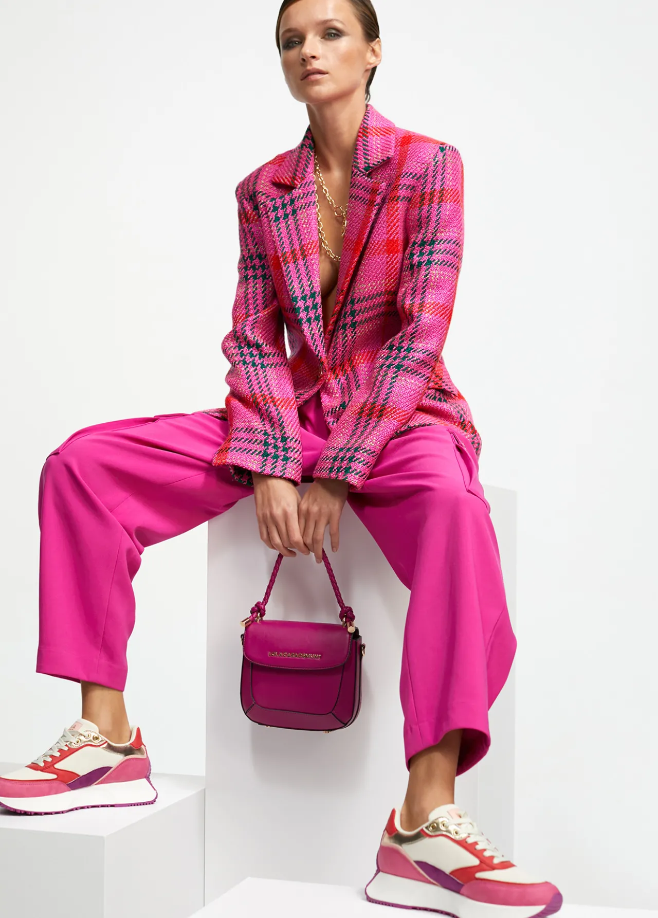 bandolera_asa_trenzada_2-2.webp Lola Casademunt Bolsos De Hombro | Bandoleras<Bandolera asa trenzada FUCSIA