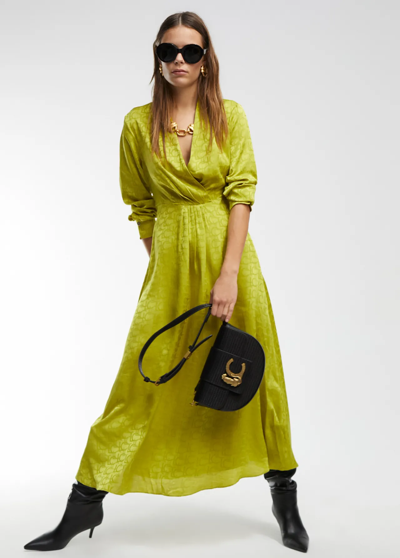 bandolera_con_solapa_7.webp Lola Casademunt Bandoleras | Bolsos Pequeños<Bandolera con solapa NEGRO
