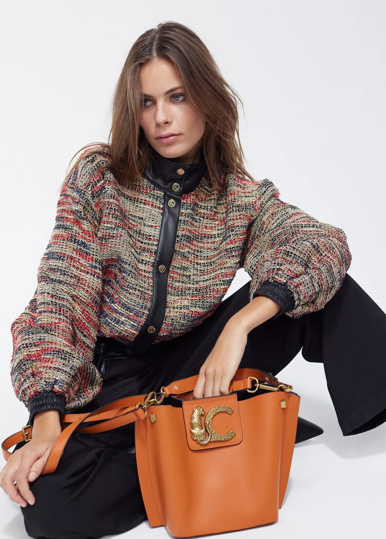 bandolera_logo_animal_5.webp Lola Casademunt Bandoleras | Bolsos Pequeños<Bandolera logo animal CAMEL