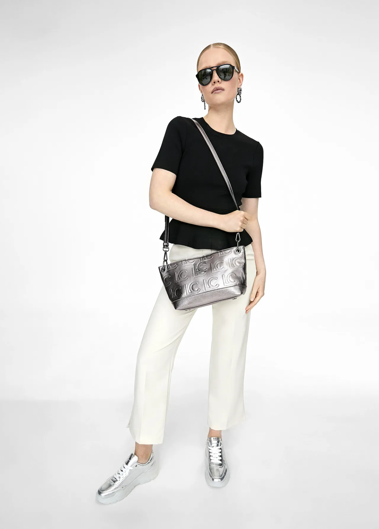 bandolera_metalizada_en_efecto_piel_1.webp Lola Casademunt Bolsos<Bandolera metalizada en efecto piel DORADO