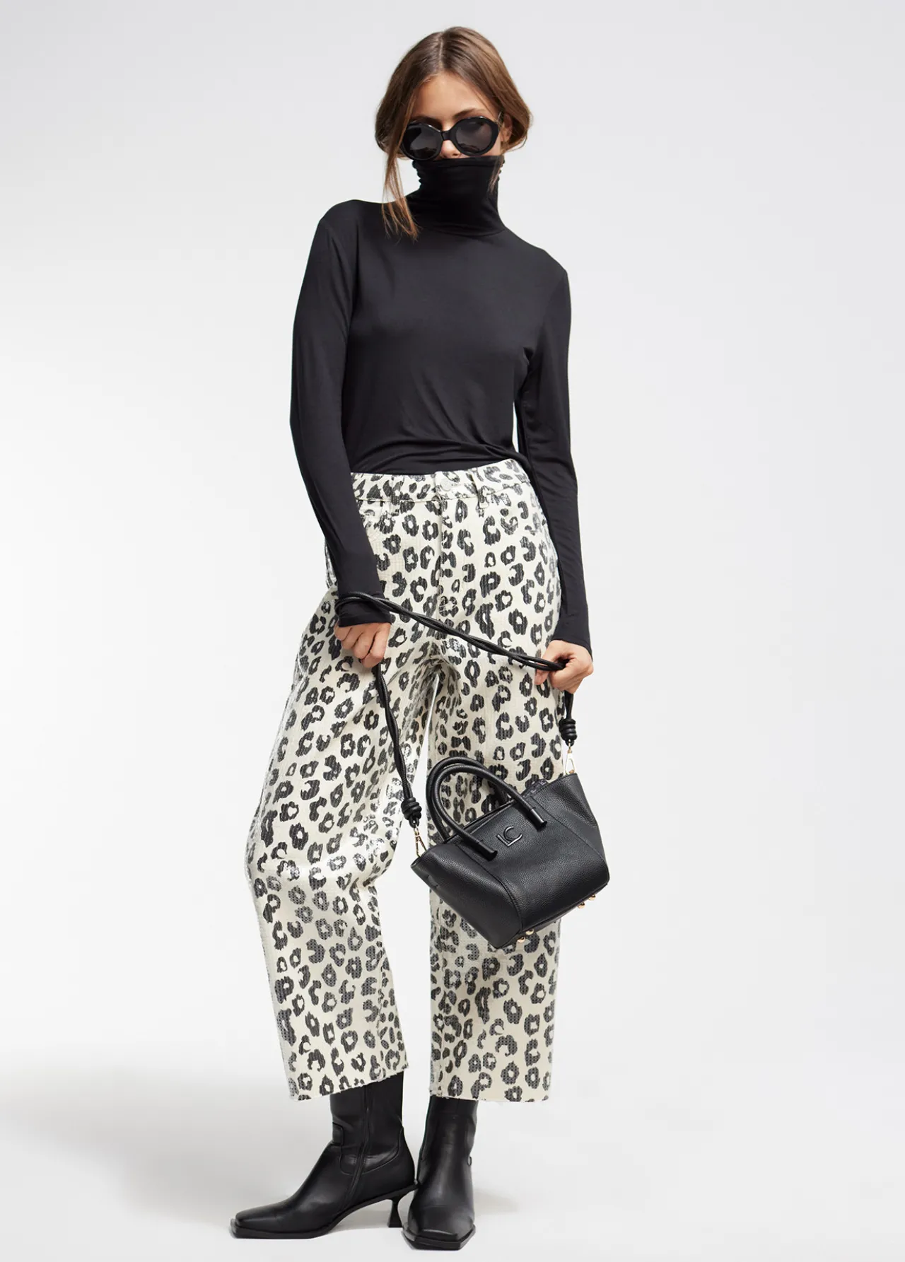 bandolera_mini_shopper_0.webp Lola Casademunt Bandoleras | Bolsos Pequeños<Bandolera mini shopper FUCSIA