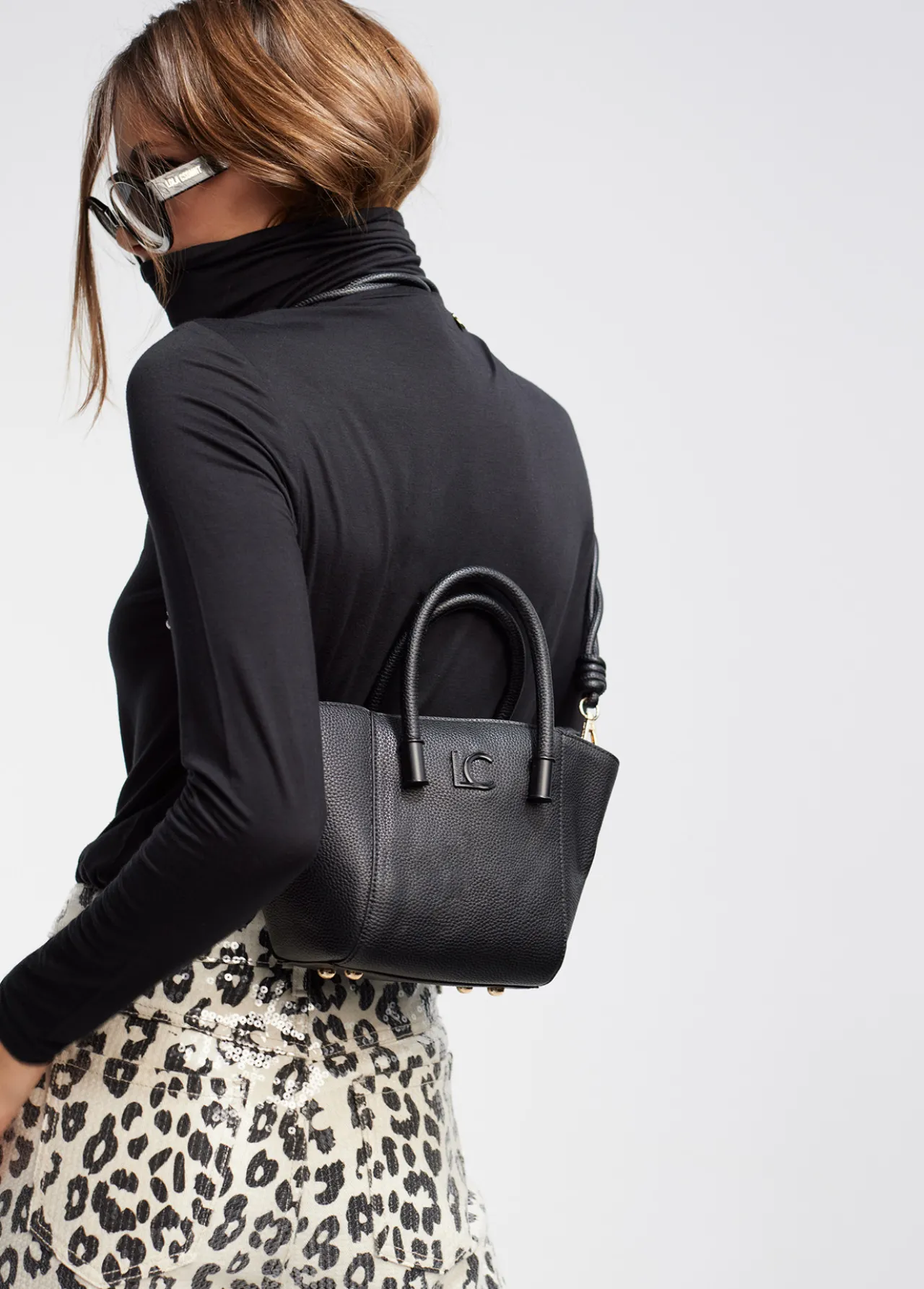 bandolera_mini_shopper_5.webp Lola Casademunt Bandoleras | Bolsos Pequeños<Bandolera mini shopper FUCSIA
