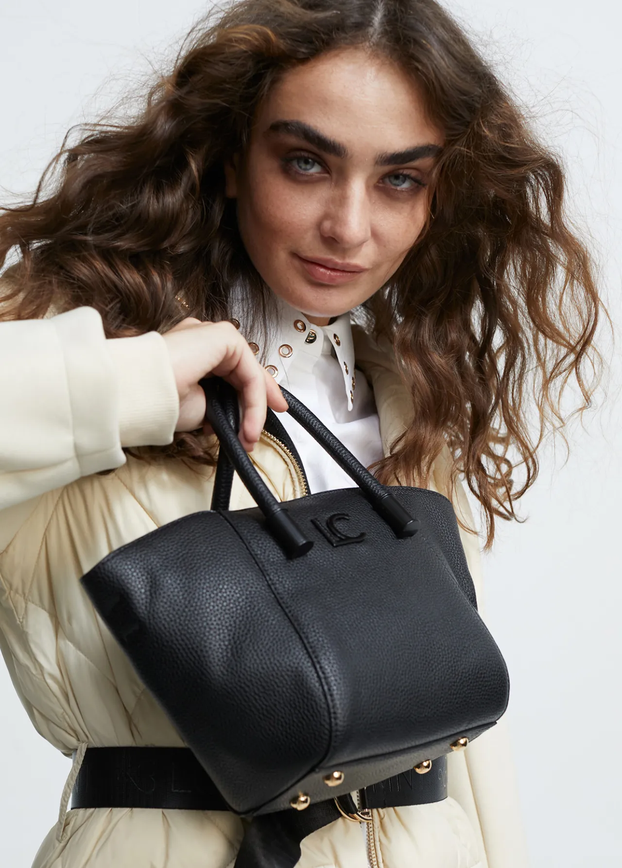 bandolera_mini_shopper_6.webp Lola Casademunt Bandoleras | Bolsos Pequeños<Bandolera mini shopper FUCSIA