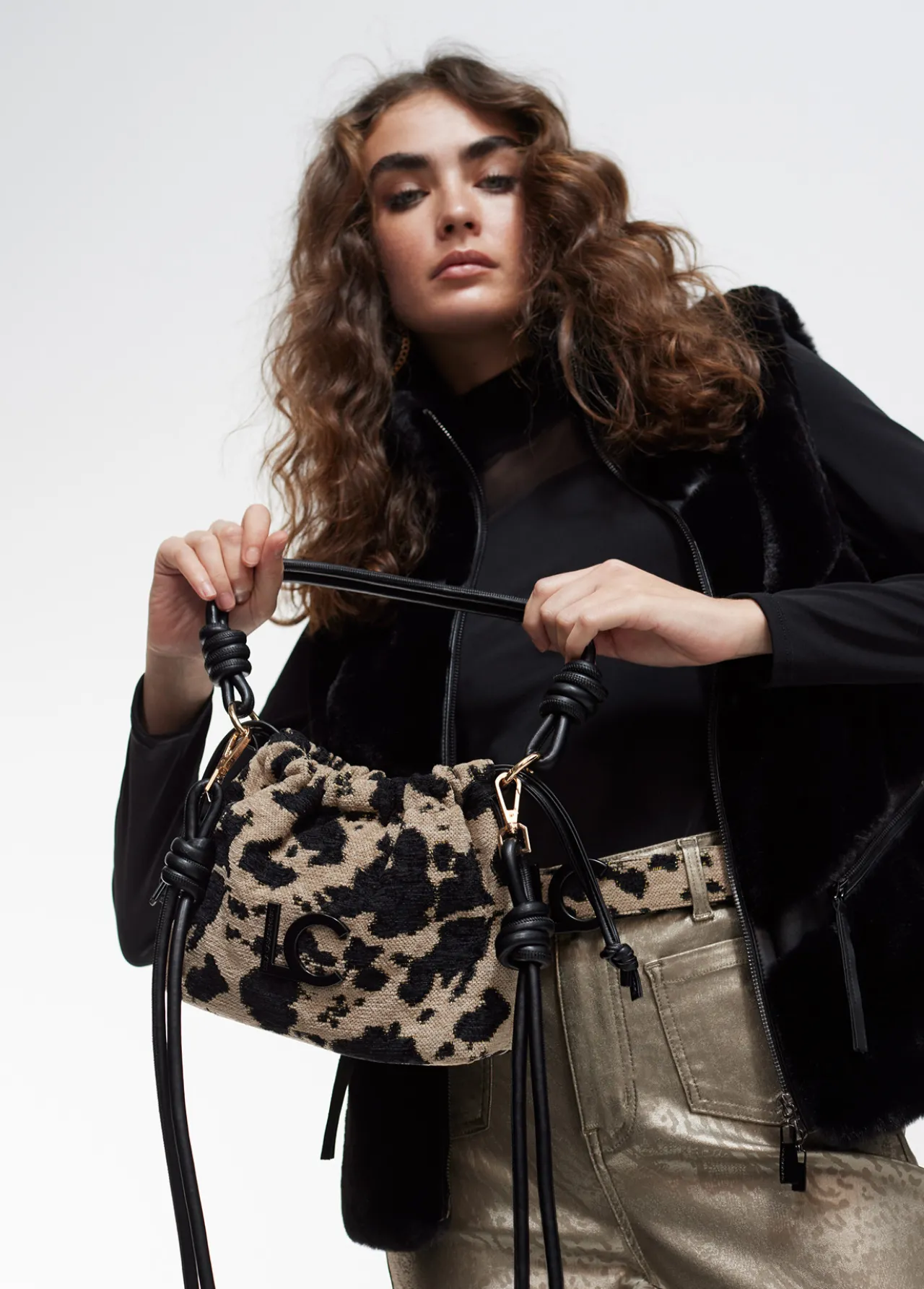 bandolera_tejido_animal_2.webp Lola Casademunt Animal Print | Bolsos De Hombro<Bandolera tejido animal CRUDO-NEGRO