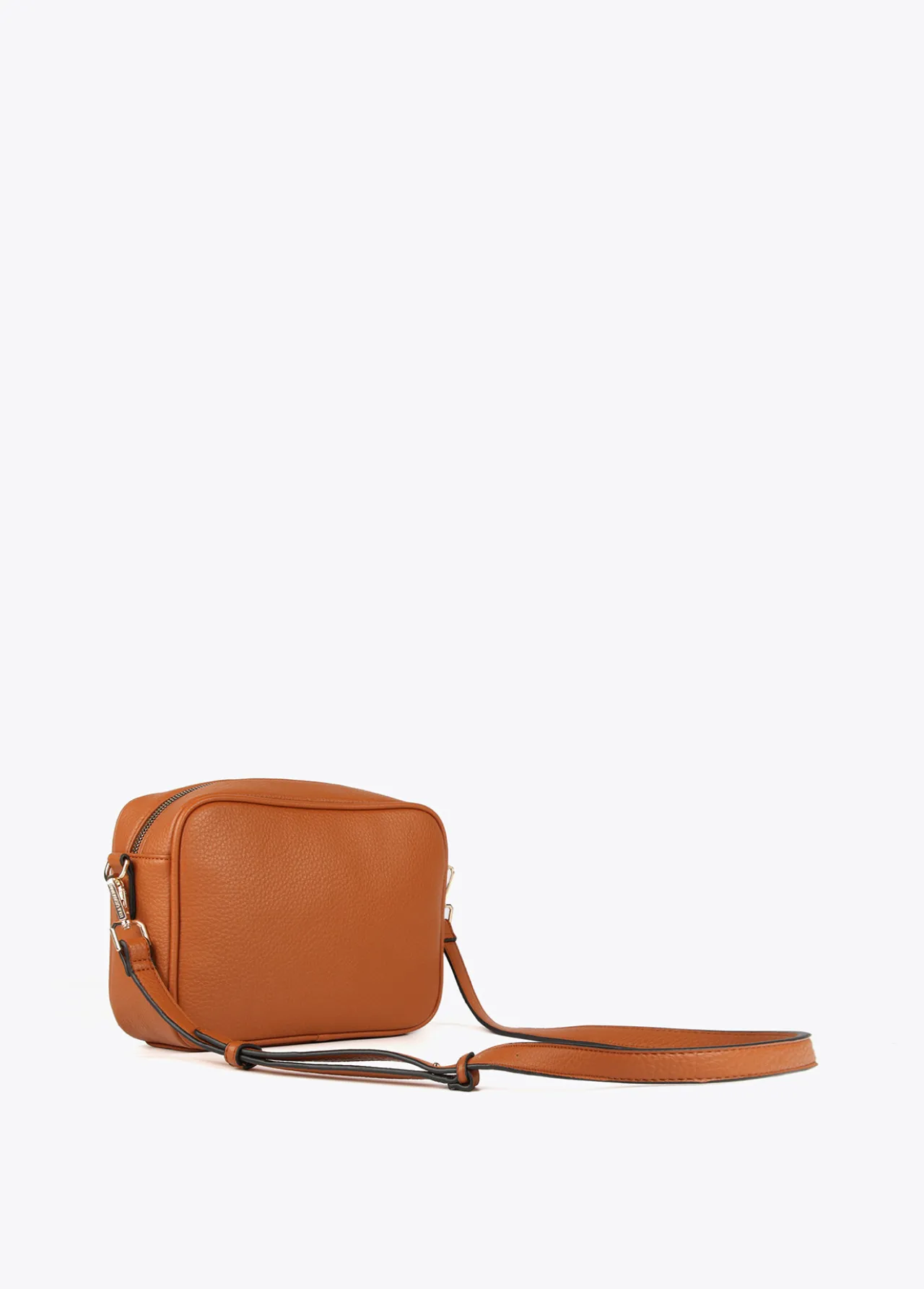 bandolera_troquelada_2-3.webp Lola Casademunt Bandoleras | Bolsos Pequeños<Bandolera troquelada MARRON