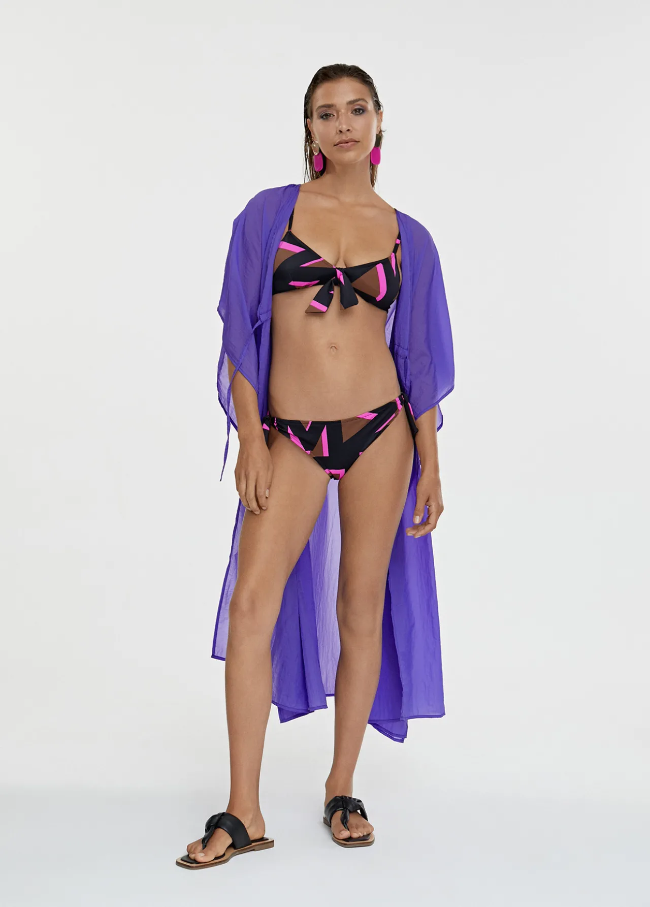 bikini_estampado_maxi_logo_6-1.webp Lola Casademunt Baño<Bikini estampado maxi logo NEGRO-ROSA