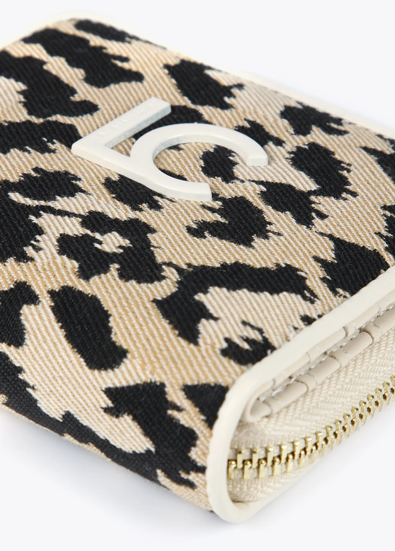 biletero_pequeo_animal_print_4.webp Lola Casademunt Accesorios | Bolsos<Biletero pequeño animal print CRUDO-MARRON