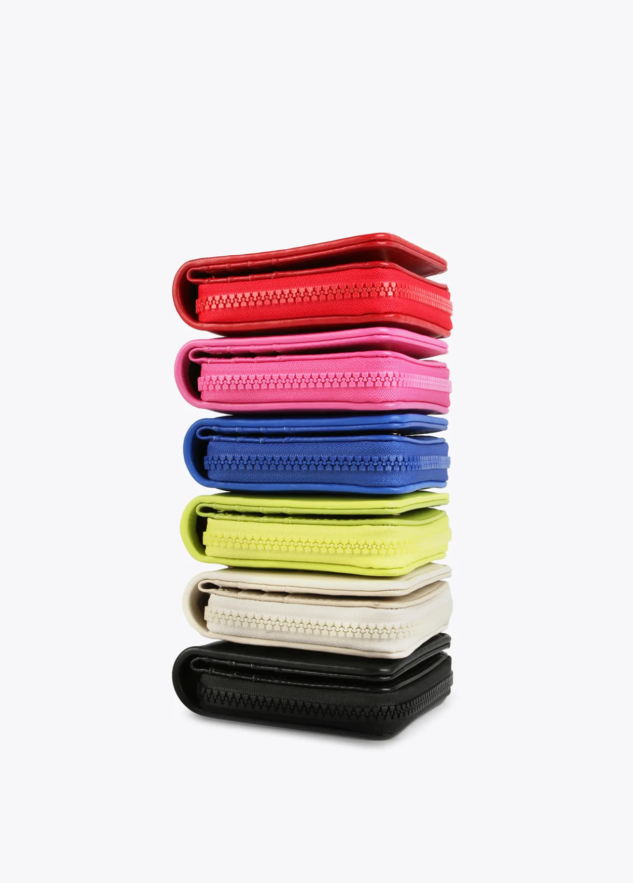 billetero_pequeo_2.webp Lola Casademunt Bolsos<Billetero pequeño FUCSIA