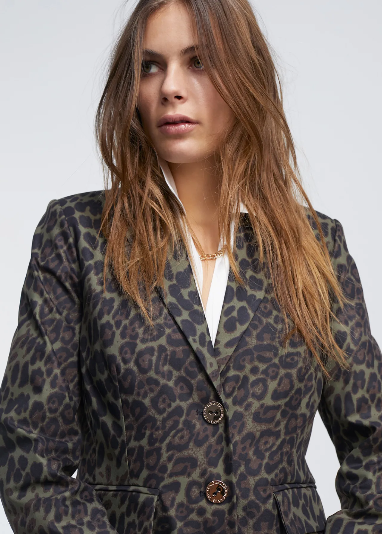 blazer_animal_print_2-1.webp Lola Casademunt Animal Print | Americanas Y Blazers<Blazer animal print NEGRO-VERDE