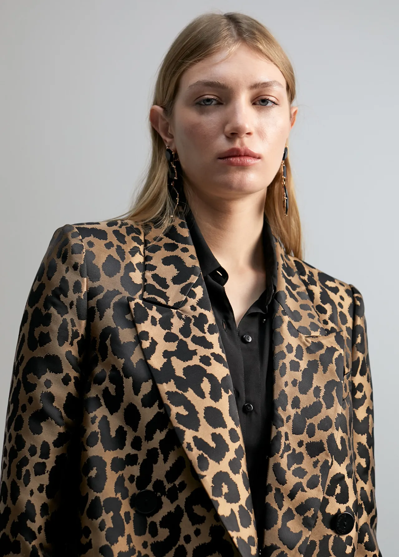 blazer_animal_print_5.webp Lola Casademunt Americanas Y Blazers | Animal Print<Blazer animal print NEGRO-MARRON