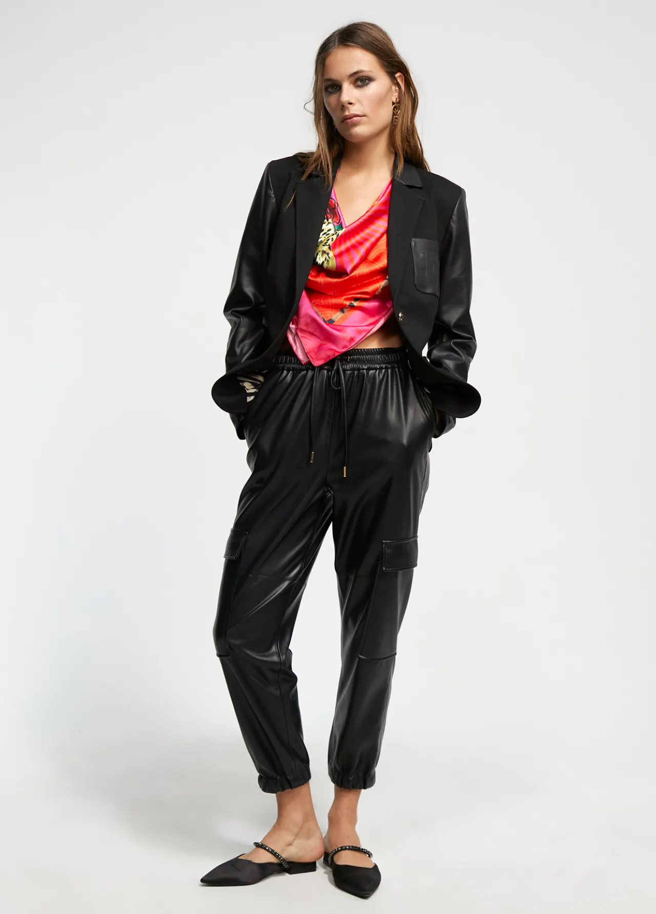 blazer_combinada_2.webp Lola Casademunt Americanas Y Blazers<Blazer combinada NEGRO
