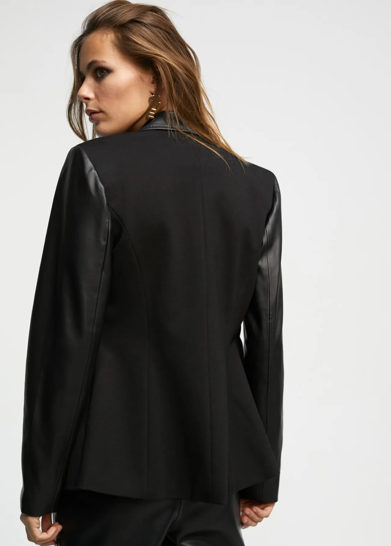 blazer_combinada_3.webp Lola Casademunt Americanas Y Blazers<Blazer combinada NEGRO