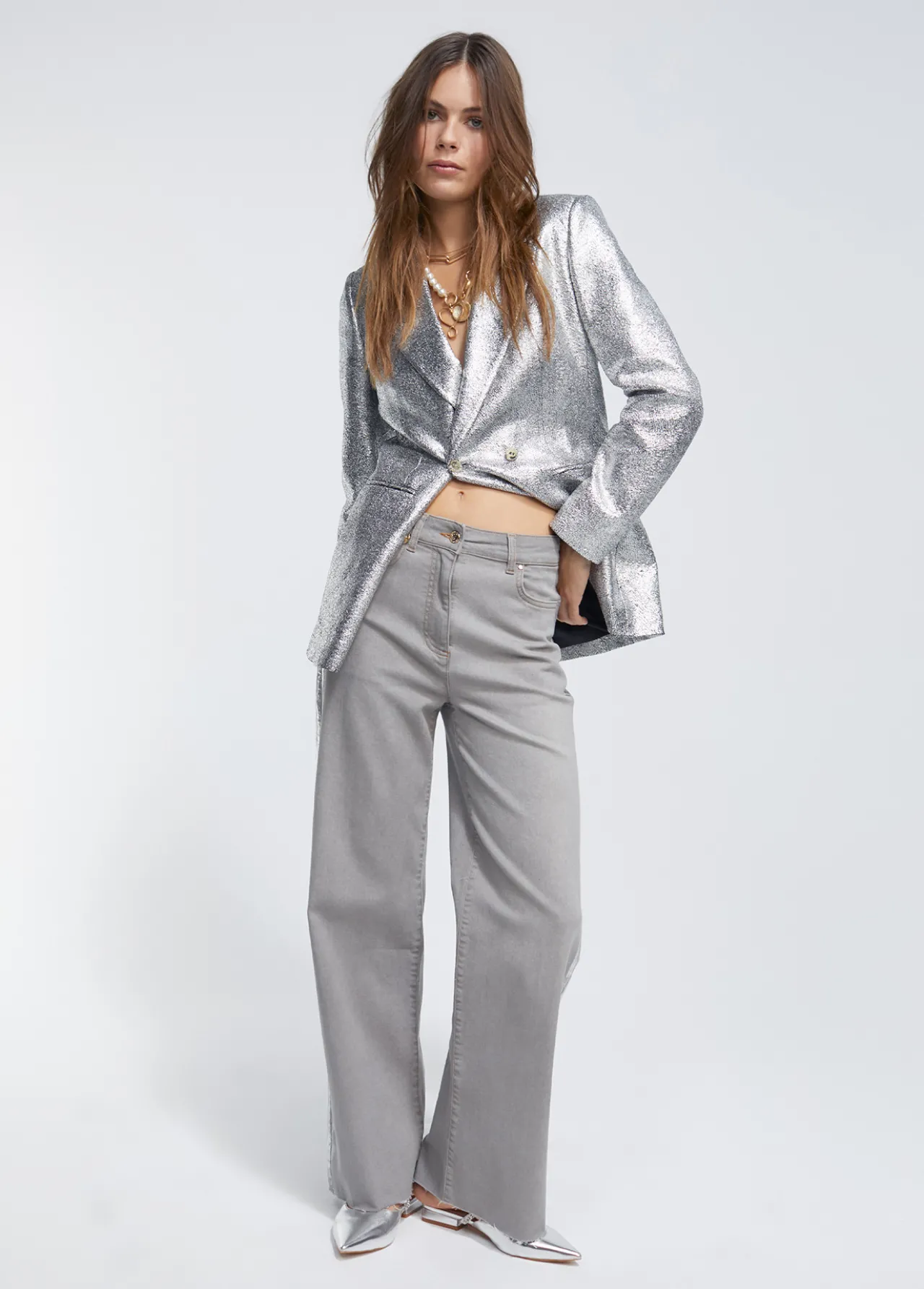 blazer_cruzada_plateada_3.webp Lola Casademunt Americanas Y Blazers<Blazer cruzada plateada PLATEADO