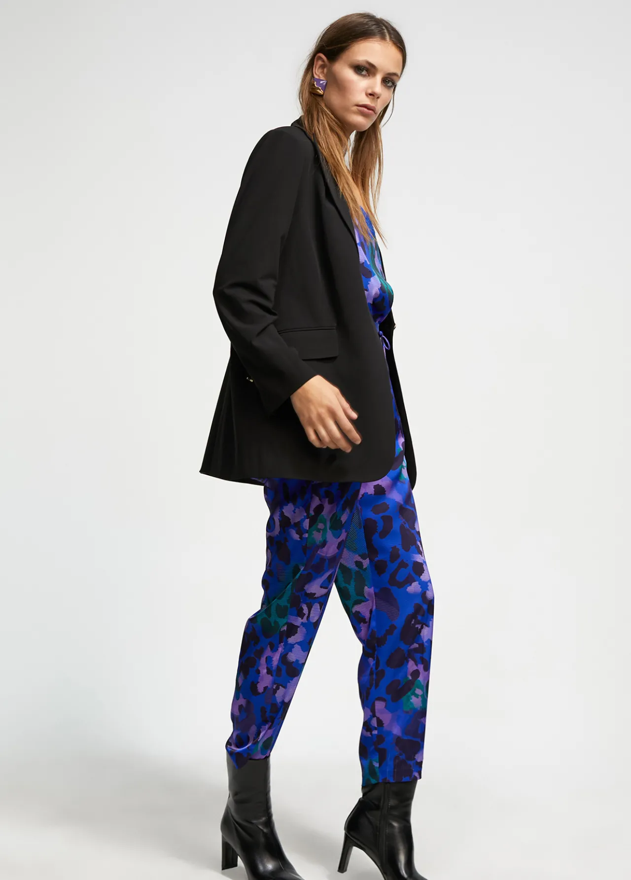 blazer_forro_contraste_5.webp Lola Casademunt Americanas Y Blazers<Blazer forro contraste NEGRO