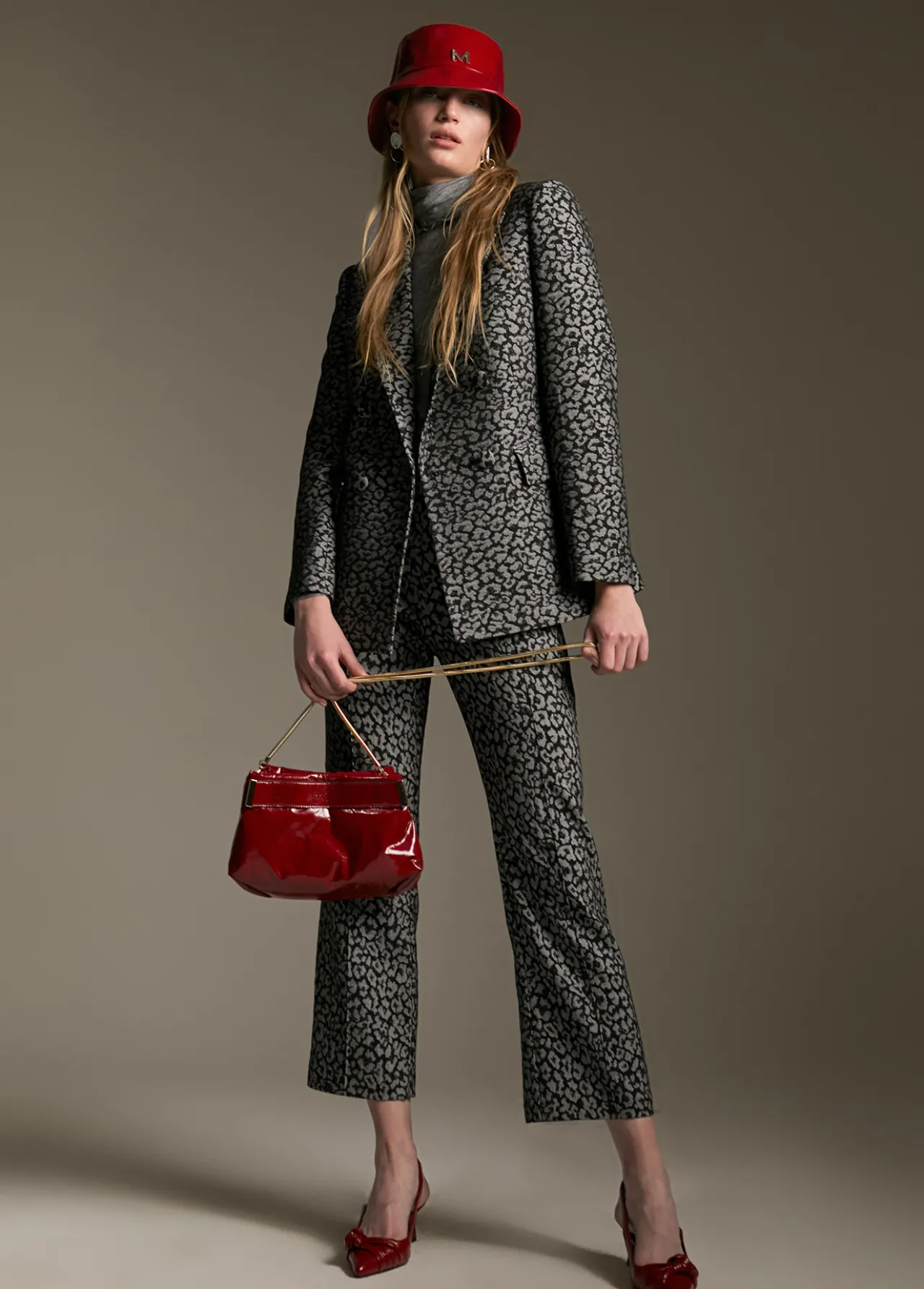 blazer_jacquard_animal_print_0.webp Lola Casademunt Animal Print | Americanas Y Blazers<Blazer jacquard animal print NEGRO-GRIS