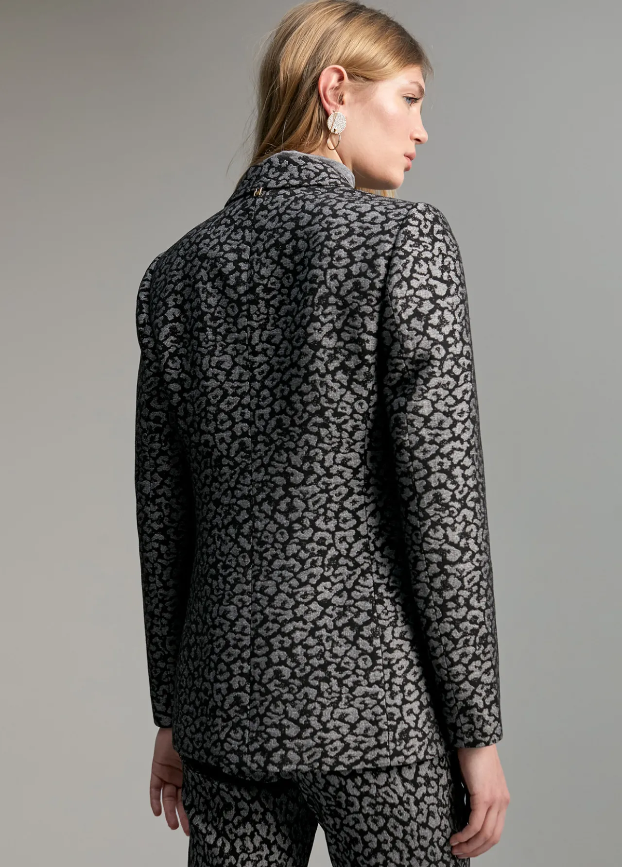 blazer_jacquard_animal_print_4.webp Lola Casademunt Animal Print | Americanas Y Blazers<Blazer jacquard animal print NEGRO-GRIS