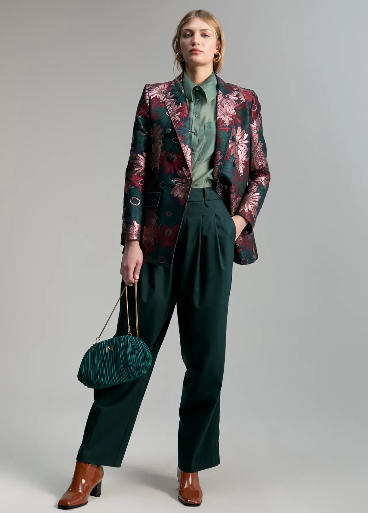 blazer_jacquard_floral_1.webp Lola Casademunt Americanas Y Blazers<Blazer jacquard floral VERDE-MULTICOLOR