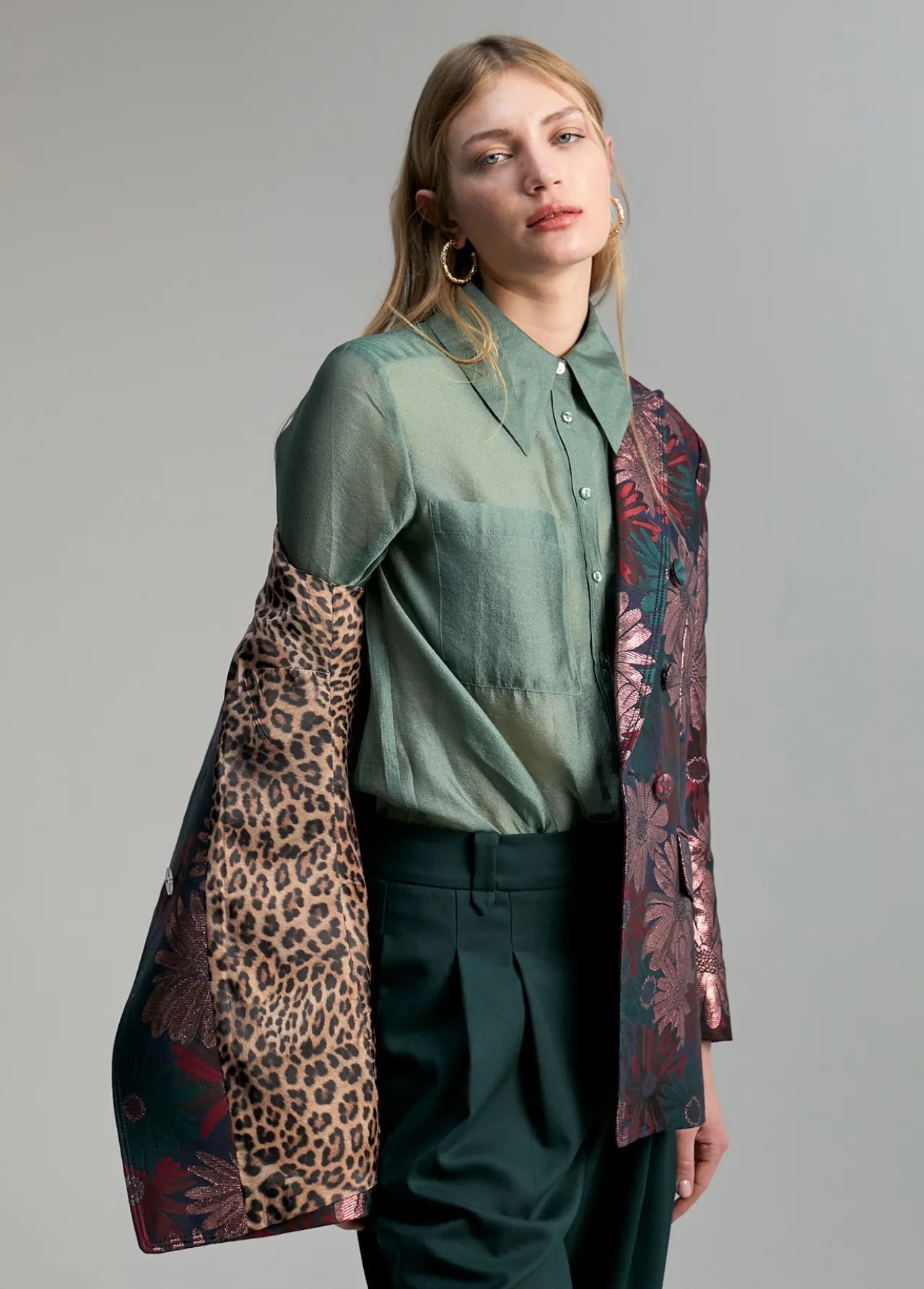 blazer_jacquard_floral_3.webp Lola Casademunt Americanas Y Blazers<Blazer jacquard floral VERDE-MULTICOLOR