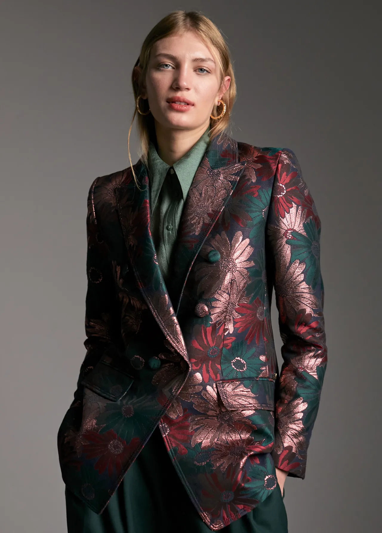 blazer_jacquard_floral_4.webp Lola Casademunt Americanas Y Blazers<Blazer jacquard floral VERDE-MULTICOLOR