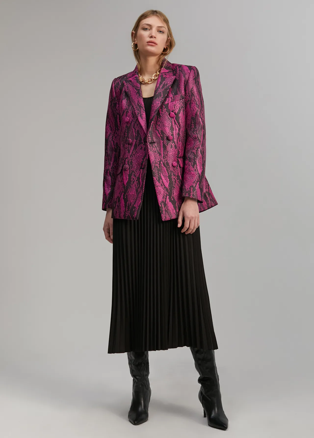 blazer_jacquard_serpiente_4.webp Lola Casademunt Americanas Y Blazers | Animal Print<Blazer jacquard serpiente ROSA-NEGRO